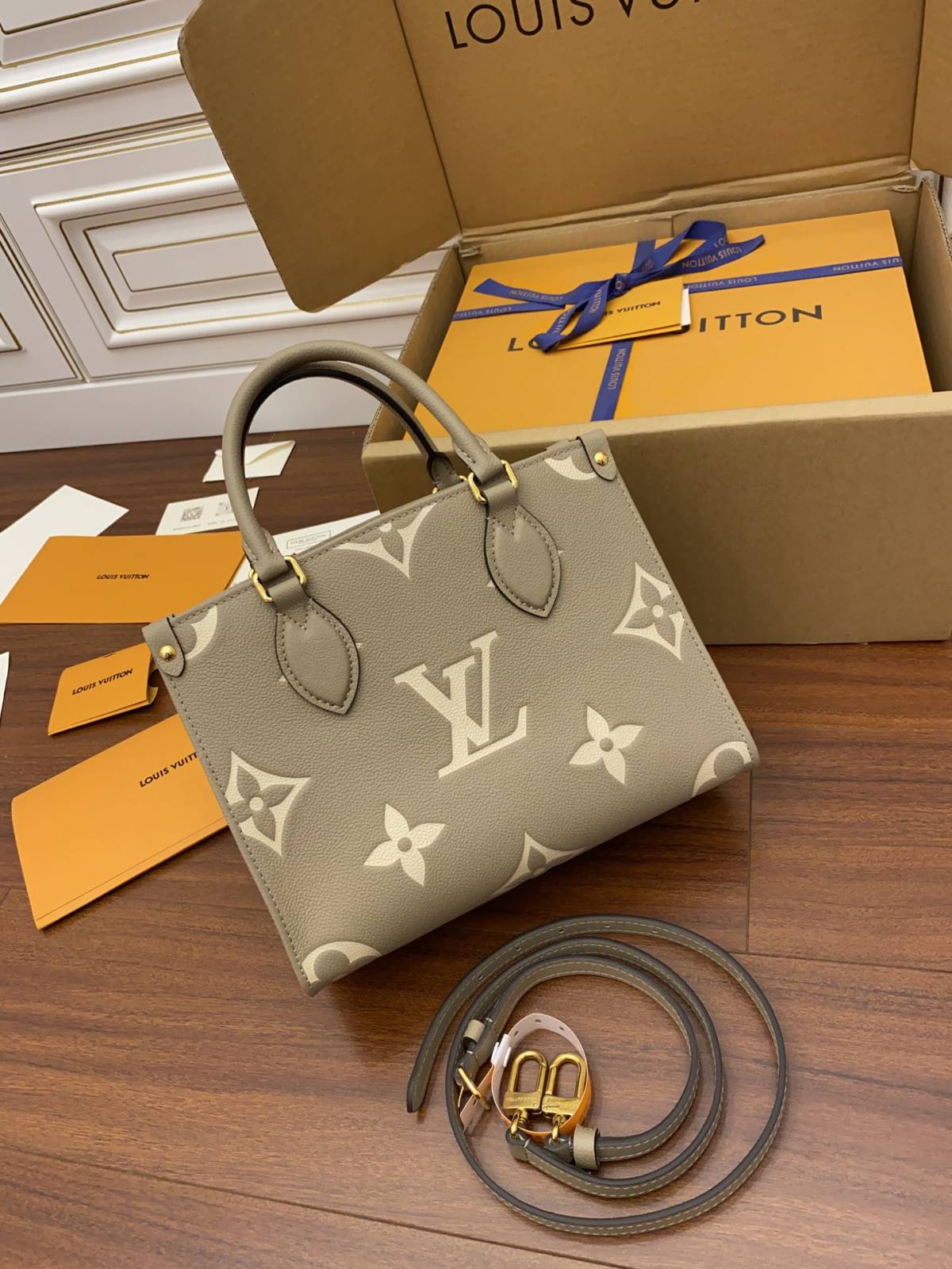 Ellebag Factory’s Replication Techniques for Louis Vuitton M45779 Elephant Gray Onthego Small Tote Bag-Best Quality Fake Louis Vuitton Bag Online Store, Replica designer bag ru