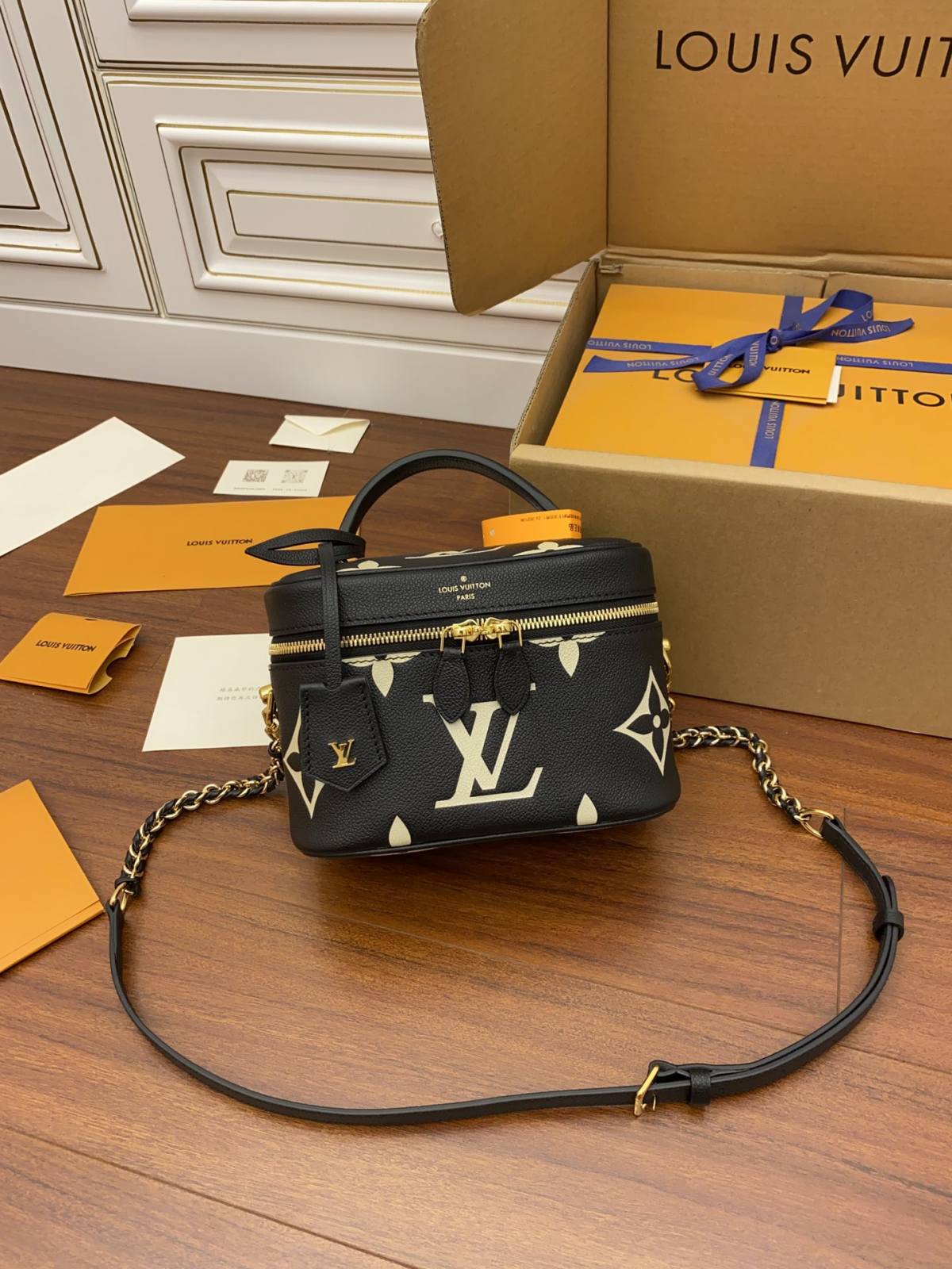 Ellebag Factory’s Replication Techniques for Louis Vuitton M45780 Black Embossed Vanity Small Handbag-L-Aħjar Kwalità Foloz Louis Vuitton Bag Online Store, Replica designer bag ru