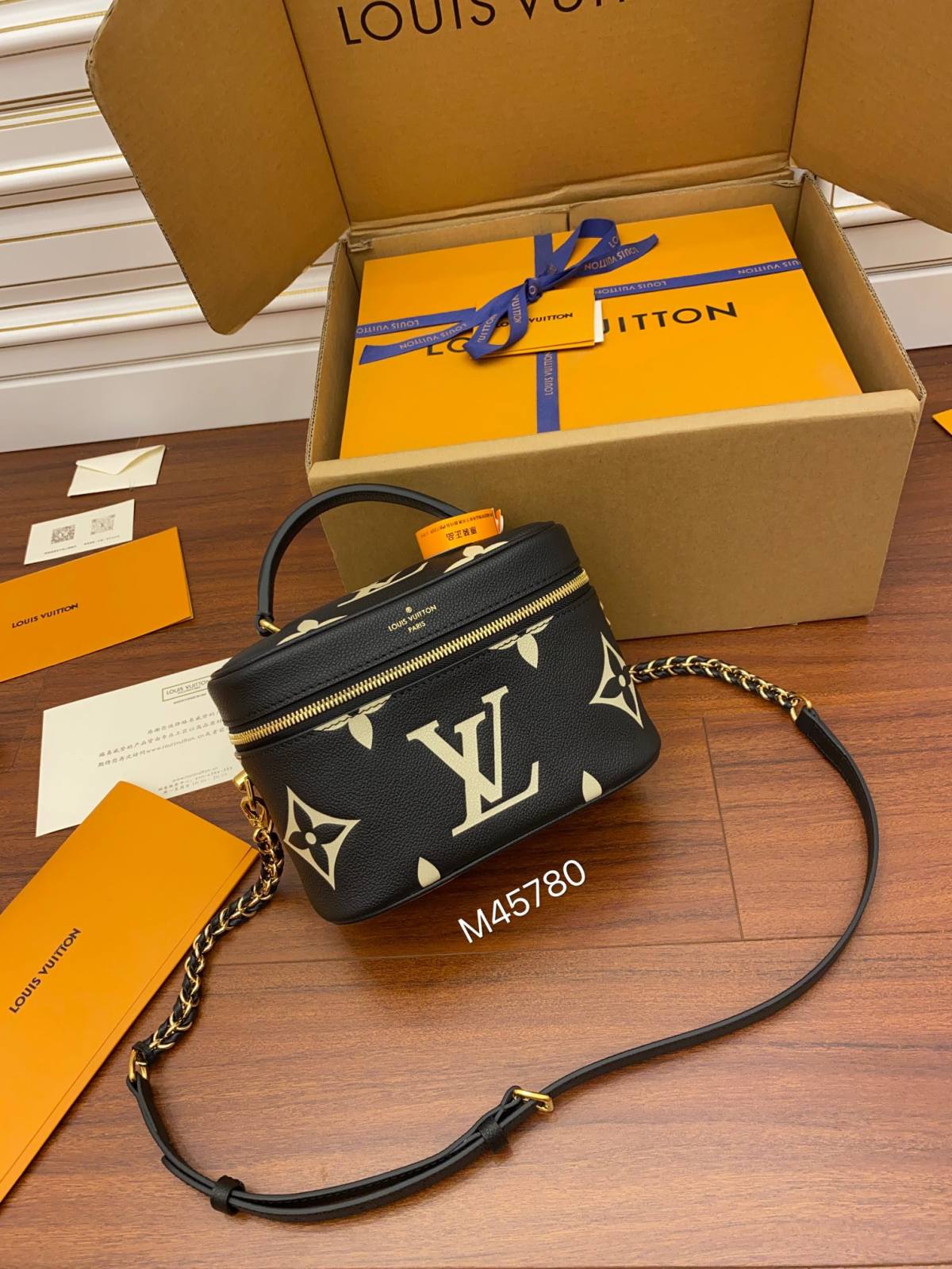 Ellebag Factory’s Replication Techniques for Louis Vuitton M45780 Black Embossed Vanity Small Handbag-Beste Qualität gefälschte Louis Vuitton-Taschen Online-Shop, Replik-Designer-Tasche ru