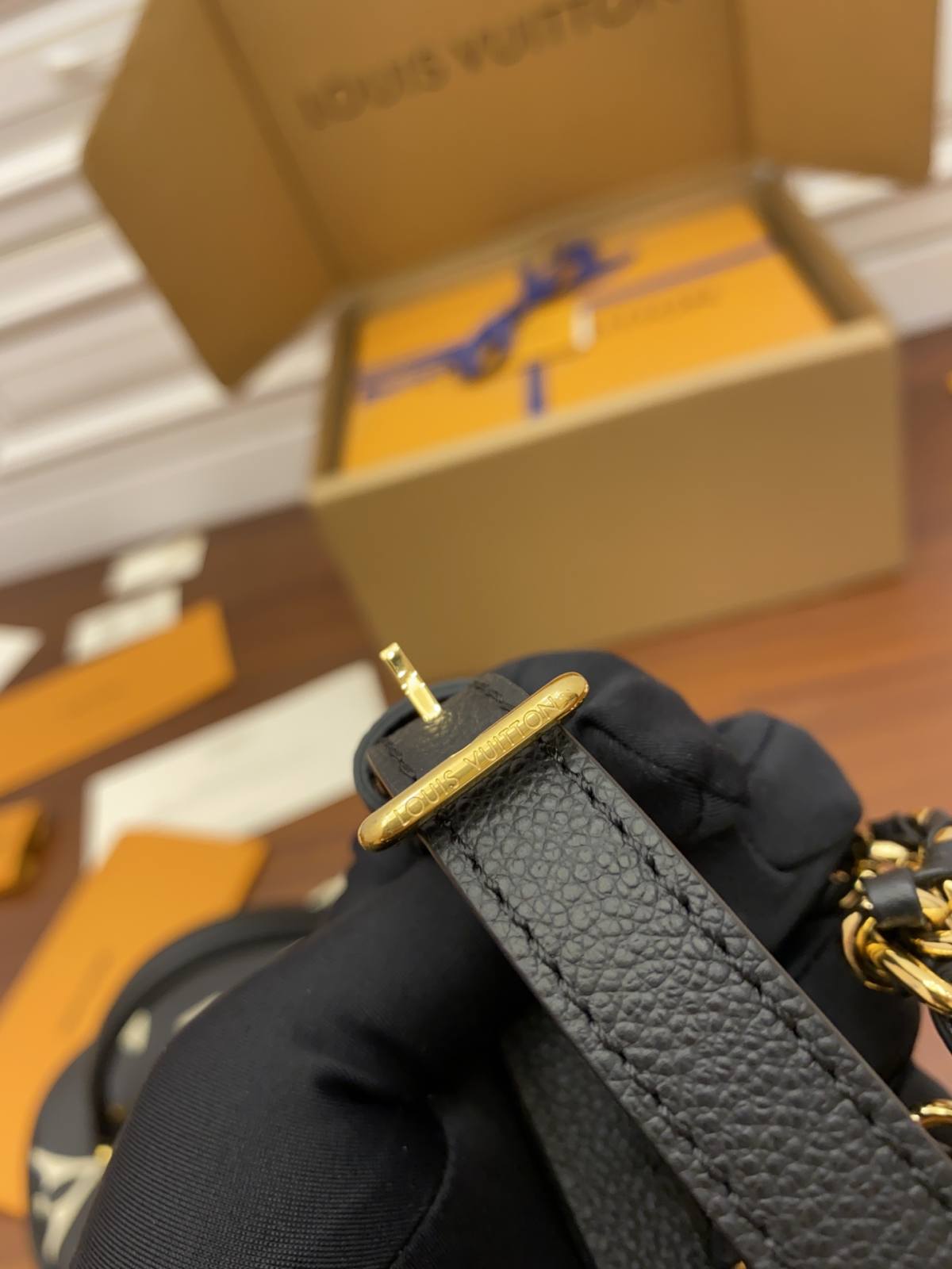 Ellebag Factory’s Replication Techniques for Louis Vuitton M45780 Black Embossed Vanity Small Handbag-Best Quality adịgboroja Louis vuitton akpa Online Store, oyiri mmebe akpa ru