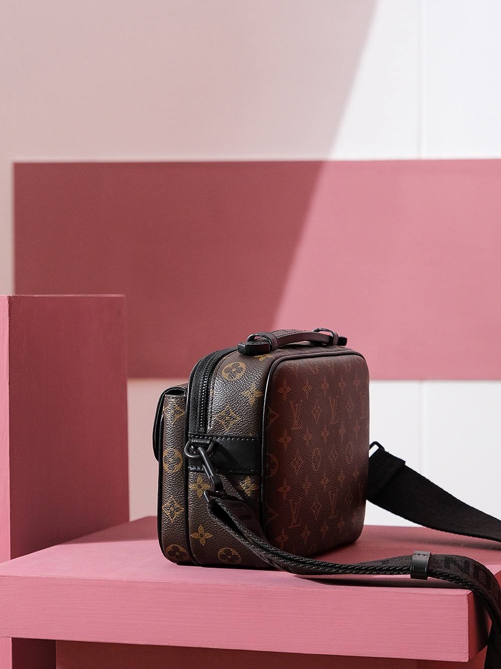 Ellebag Factory’s Replication Techniques for Louis Vuitton M45806 S Lock Messenger Bag-Magazin online de geanți Louis Vuitton fals de cea mai bună calitate, geantă de designer replica ru