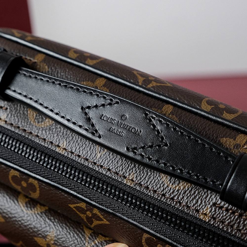 Ellebag Factory’s Replication Techniques for Louis Vuitton M45806 S Lock Messenger Bag-Meilleure qualité de faux sac Louis Vuitton en ligne, réplique de sac de créateur ru