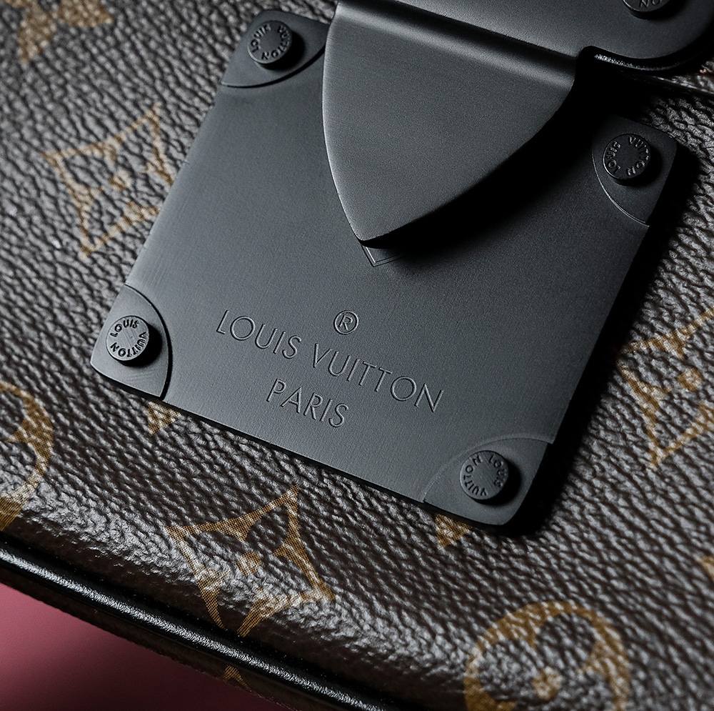 Ellebag Factory’s Replication Techniques for Louis Vuitton M45806 S Lock Messenger Bag-Toko Online Tas Louis Vuitton Palsu Kualitas Terbaik, Tas desainer replika ru