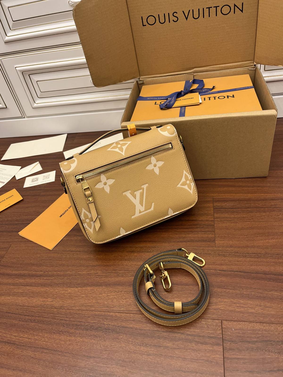 Ellebag Factory’s Replication Techniques for Louis Vuitton M45809 Pochette Métis in Apricot Leather-Tienda en línea de bolsos Louis Vuitton falsos de la mejor calidad, réplica de bolsos de diseño ru