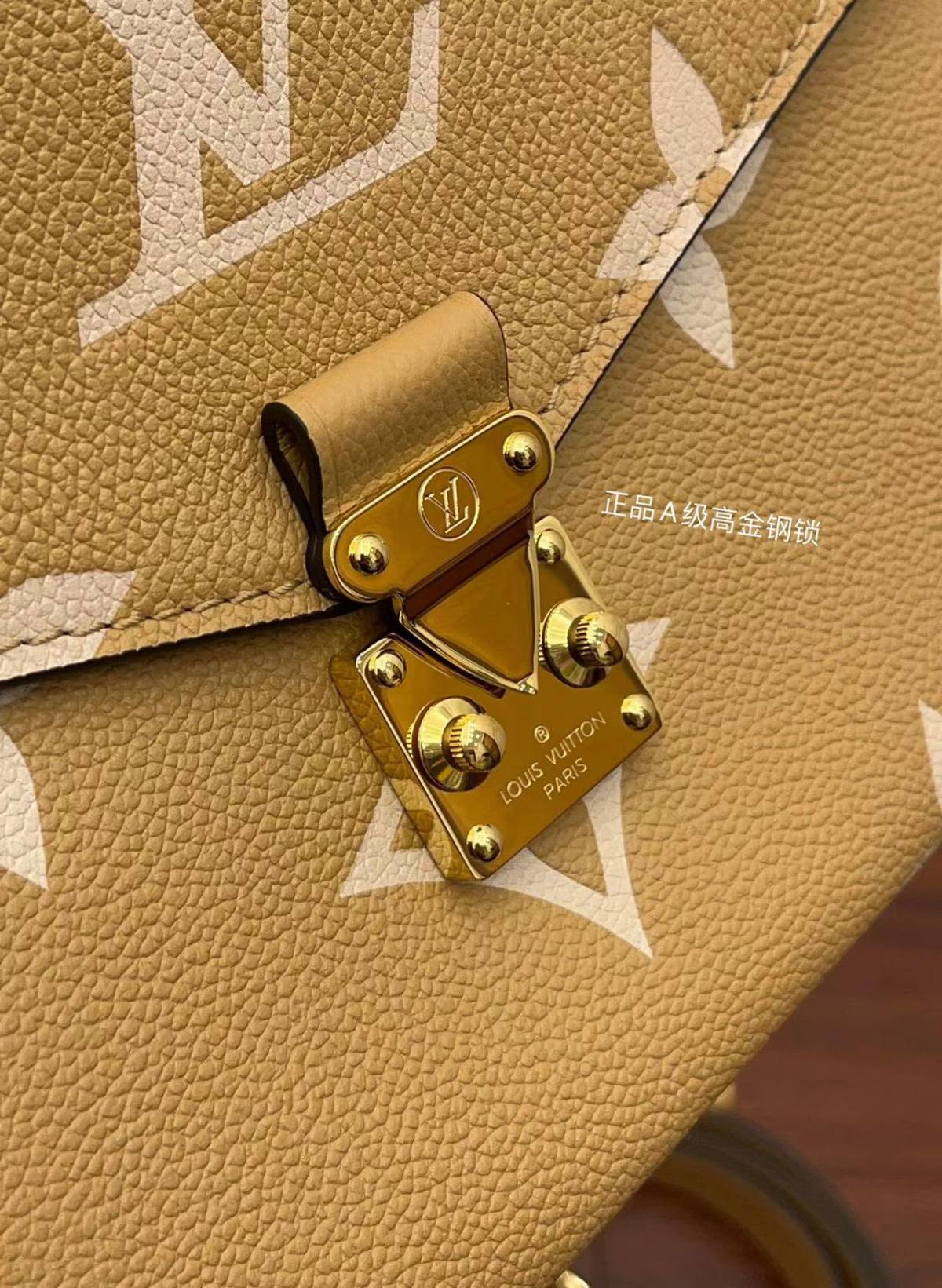 Ellebag Factory’s Replication Techniques for Louis Vuitton M45809 Pochette Métis in Apricot Leather-Meilleure qualité de faux sac Louis Vuitton en ligne, réplique de sac de créateur ru