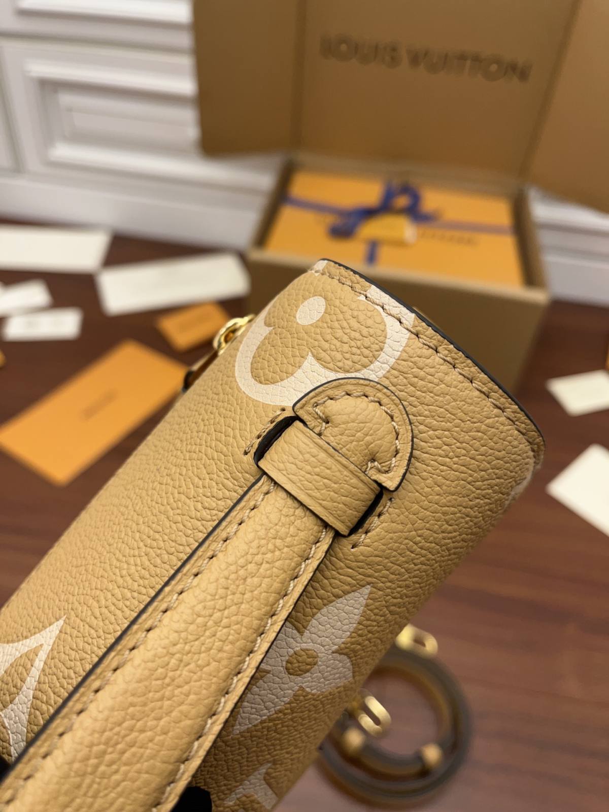 Ellebag Factory’s Replication Techniques for Louis Vuitton M45809 Pochette Métis in Apricot Leather-Інтэрнэт-крама падробленай сумкі Louis Vuitton лепшай якасці, рэплікі дызайнерскай сумкі ru