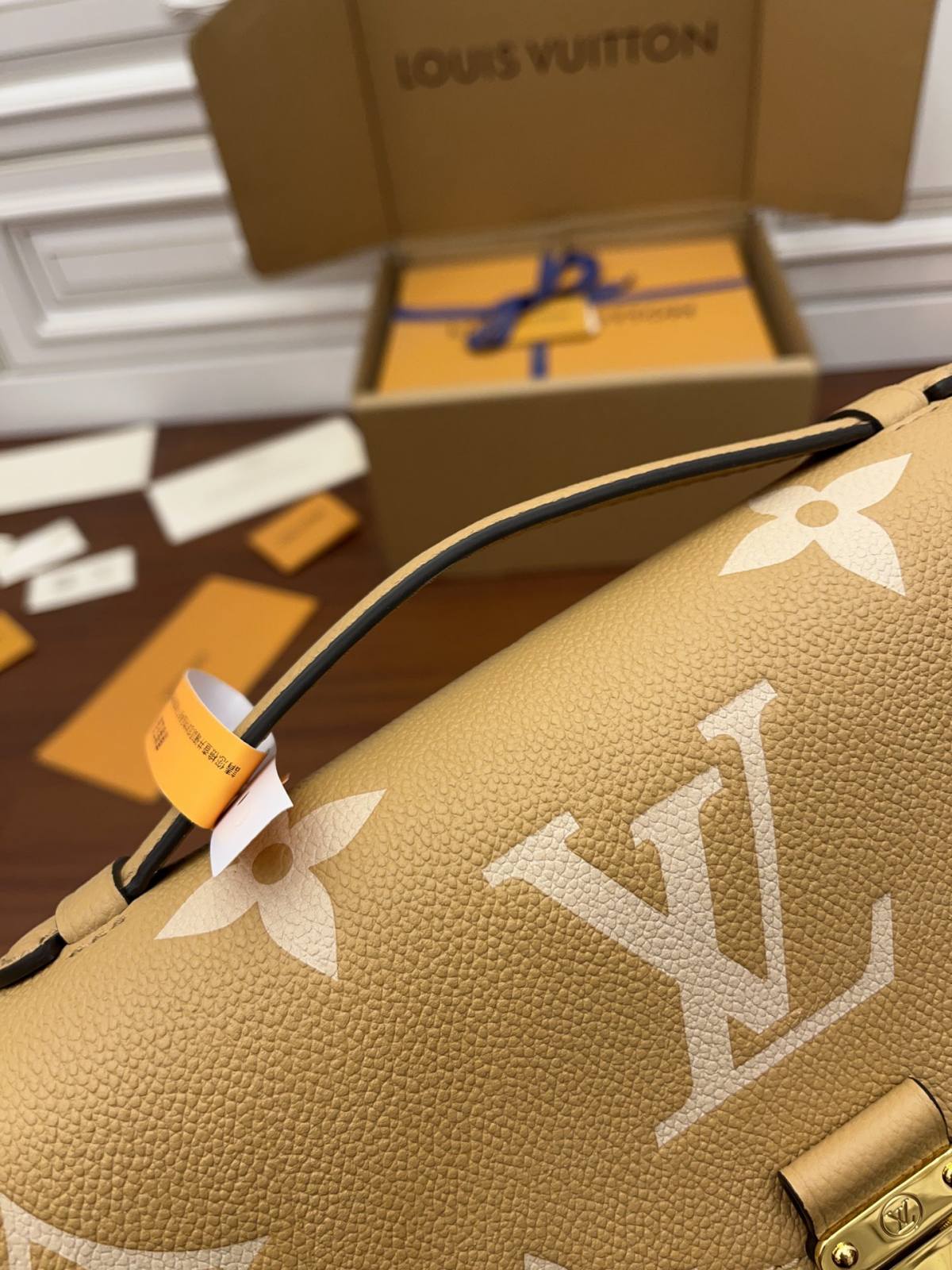 Ellebag Factory’s Replication Techniques for Louis Vuitton M45809 Pochette Métis in Apricot Leather-Інтэрнэт-крама падробленай сумкі Louis Vuitton лепшай якасці, рэплікі дызайнерскай сумкі ru