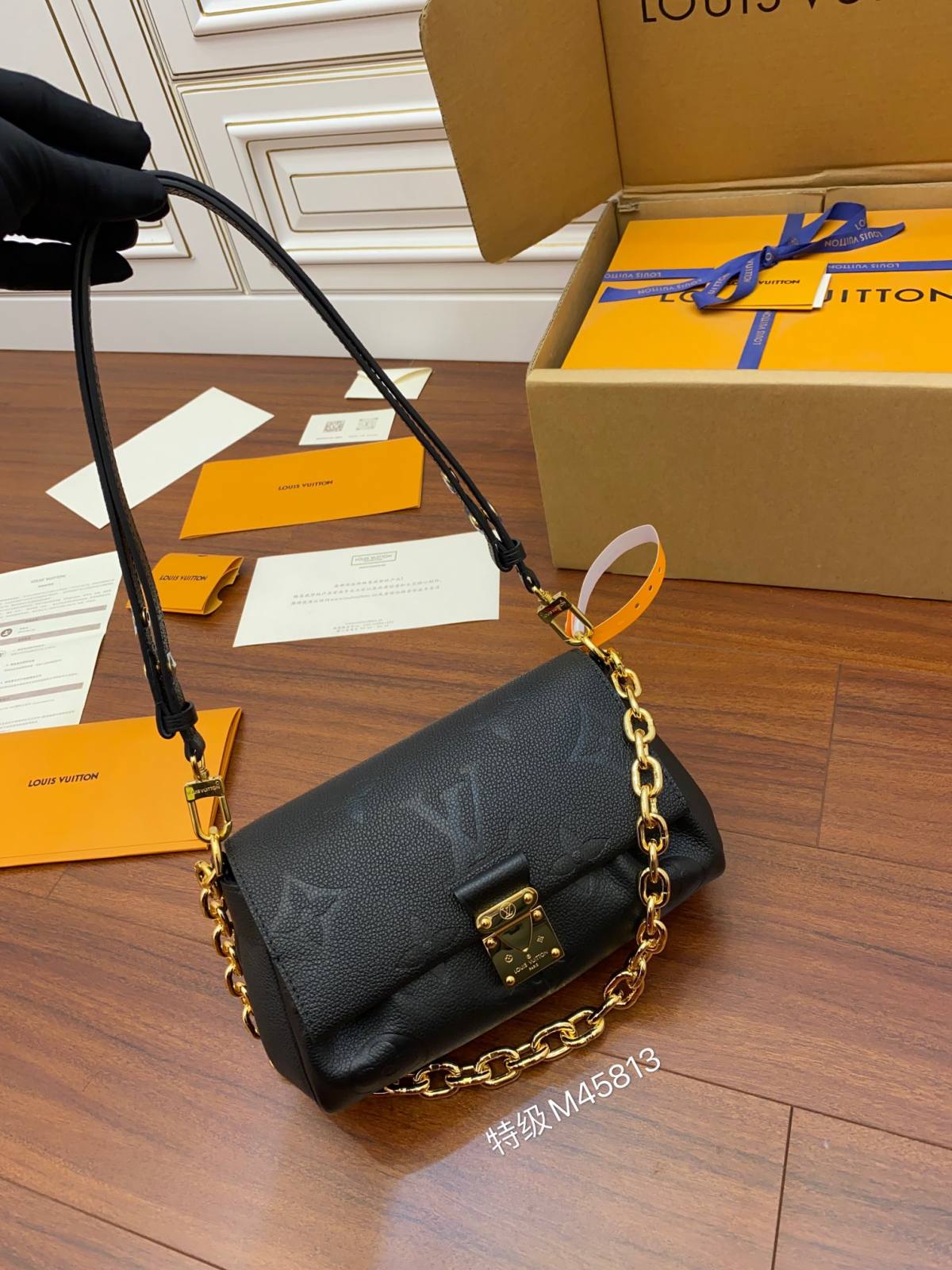 Ellebag Factory’s Replication Techniques for Louis Vuitton M45813 Black Embossed Favorite Handbag-Umgangatho ogqwesileyo woMgangatho weFake weLouis Vuitton kwiVenkile ye-Intanethi, ibhegi yomyili weReplica ru