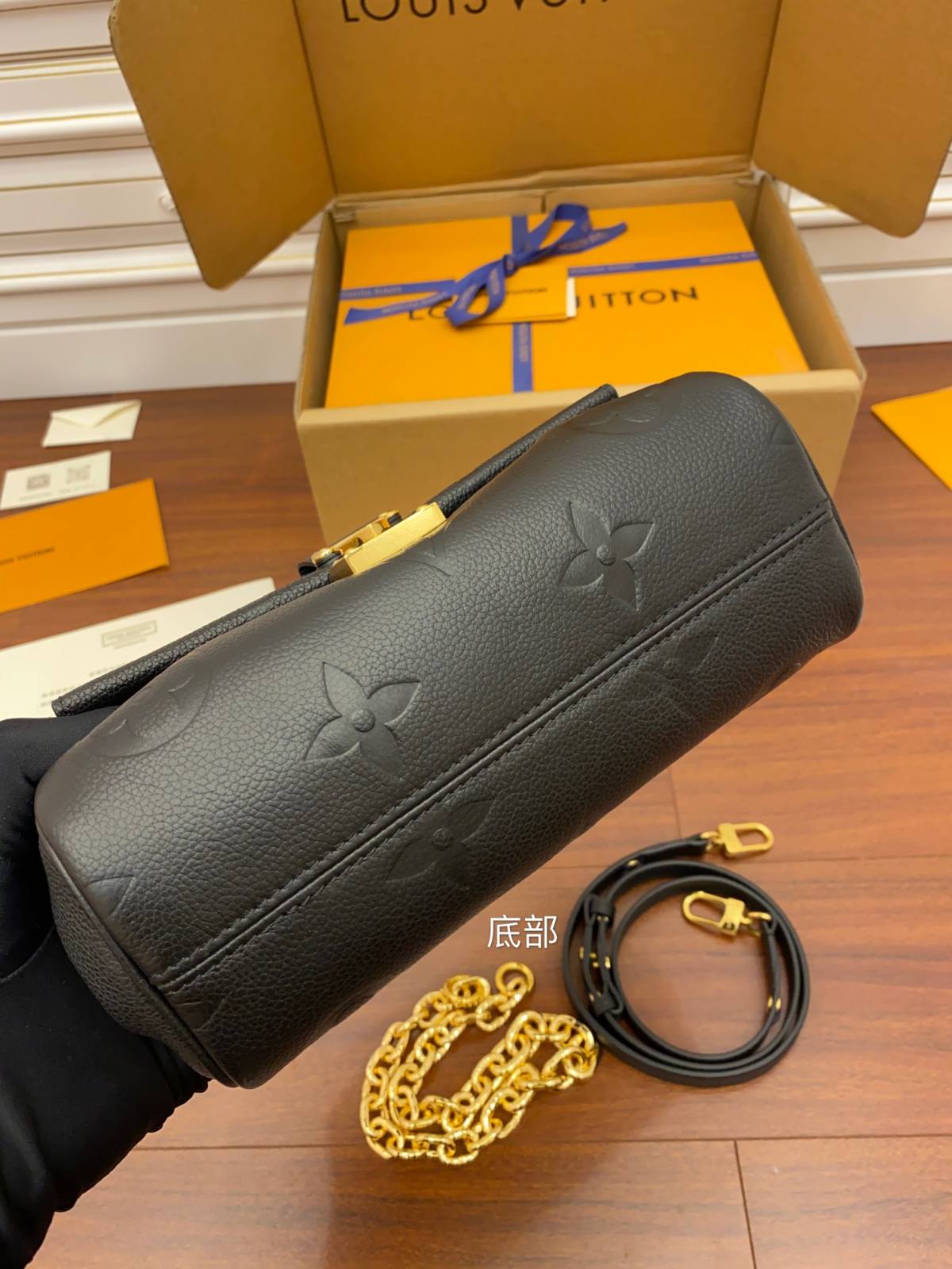 Ellebag Factory’s Replication Techniques for Louis Vuitton M45813 Black Embossed Favorite Handbag-Bedste kvalitet Fake Louis Vuitton Bag Online Store, Replica designer bag ru