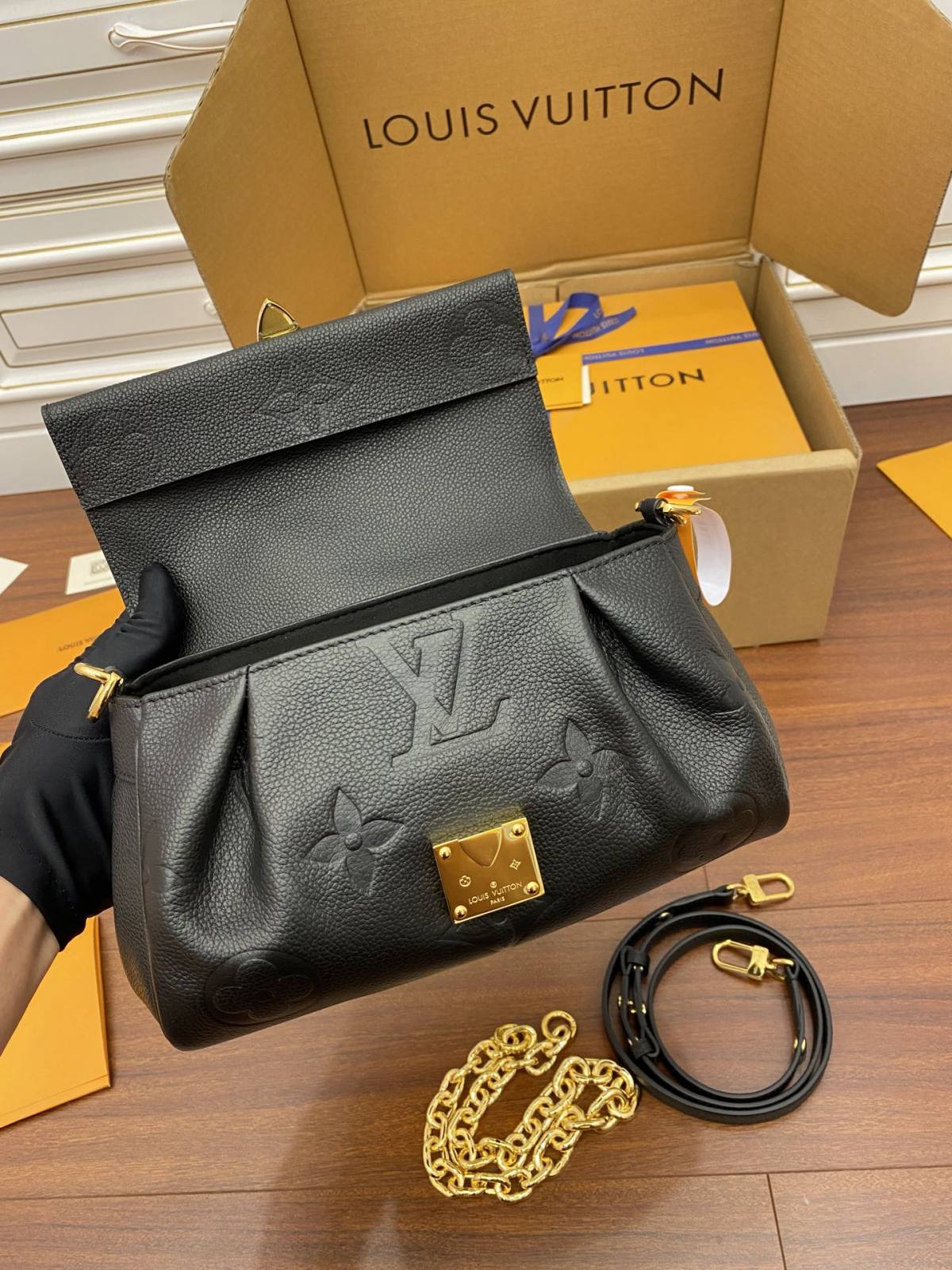 Ellebag Factory’s Replication Techniques for Louis Vuitton M45813 Black Embossed Favorite Handbag-Labing Maayo nga Kalidad nga Peke nga Louis Vuitton Bag Online Store, Replica designer bag ru