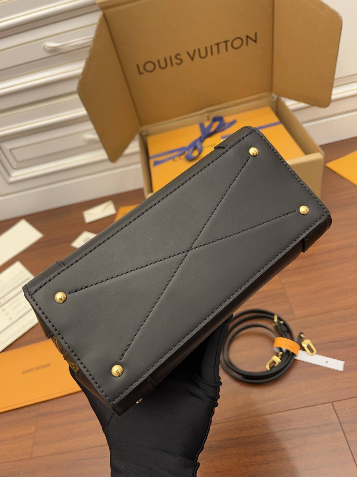 Ellebag Factory’s Replication Techniques for Louis Vuitton TRIANON Small Handbag (M45908)-Magazin online de geanți Louis Vuitton fals de cea mai bună calitate, geantă de designer replica ru