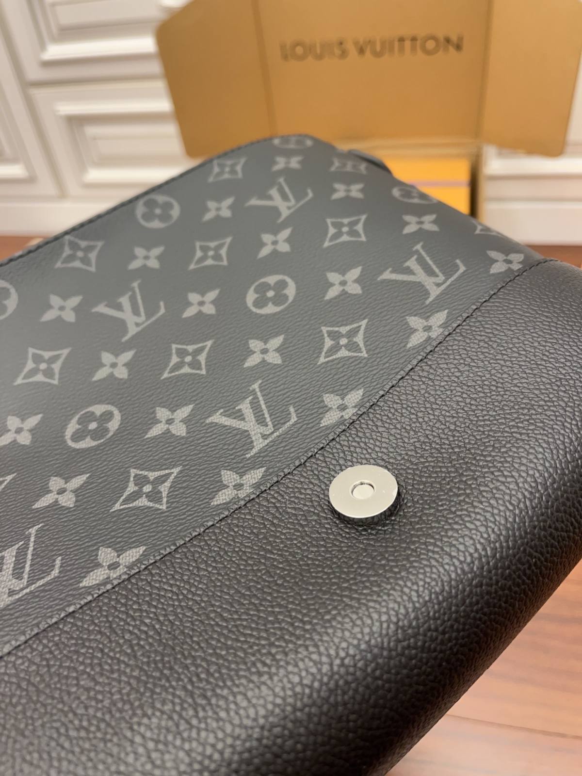 Ellebag Factory’s Replication Techniques for Louis Vuitton Black Monogram Saumur Handbag (M45911)-Beste kwaliteit nep Louis Vuitton tas online winkel, replica designer tas ru