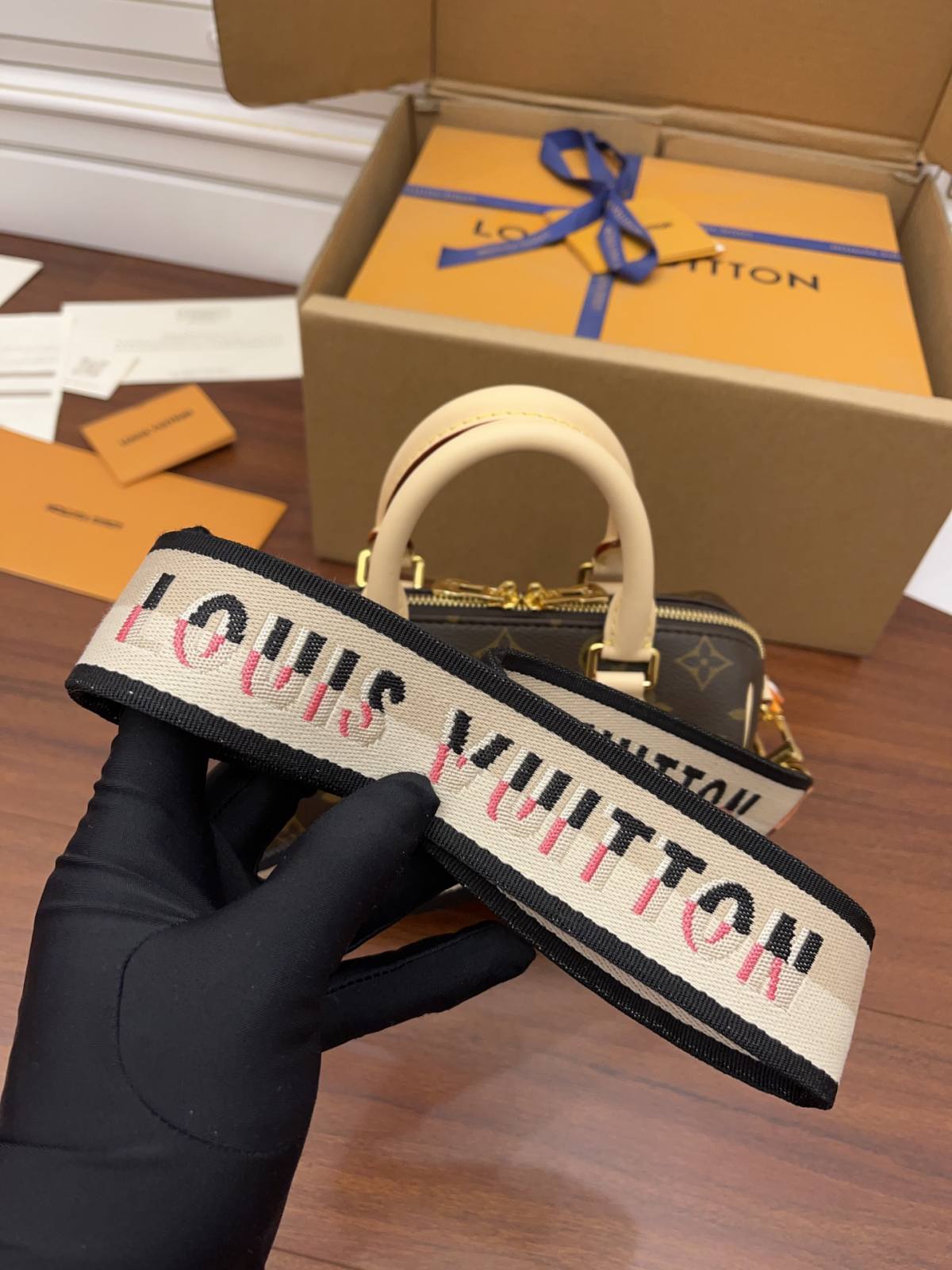 Ellebag Factory’s Replication Techniques for Louis Vuitton SPEEDY BANDOULIÈRE 20 Handbag (M45957) Apricot-Best Quality Fake Louis Vuitton Bag Online Store, Replica designer bag ru