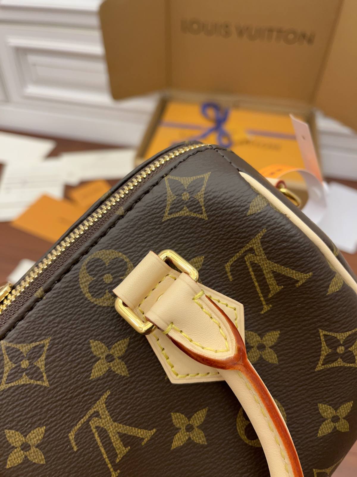 Ellebag Factory’s Replication Techniques for Louis Vuitton SPEEDY BANDOULIÈRE 20 Handbag (M45957) Apricot-Best Quality Replica designer Bag factory in China