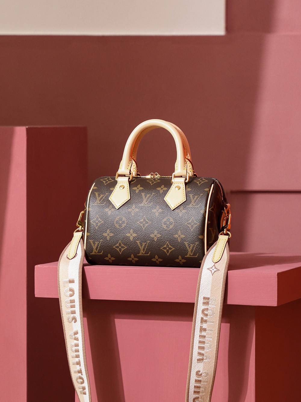 Ellebag Factory’s Replication Techniques for Louis Vuitton SPEEDY BANDOULIÈRE 20 Handbag (M45957) with Black Wide Shoulder Strap-Nejkvalitnější falešná taška Louis Vuitton Online Store, Replica designer bag ru