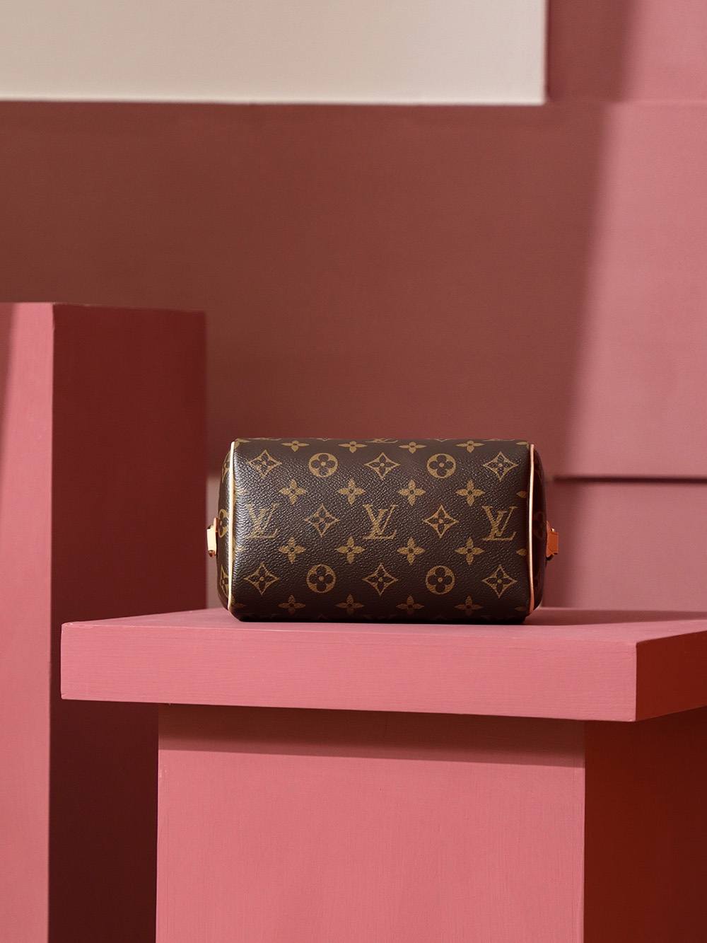 Ellebag Factory’s Replication Techniques for Louis Vuitton SPEEDY BANDOULIÈRE 20 Handbag (M45957) with Black Wide Shoulder Strap-Ti o dara ju Didara iro Louis Vuitton apo Online itaja, Ajọra onise apo ru