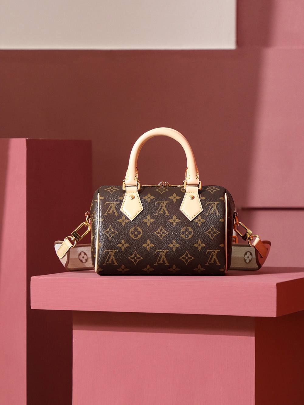 Ellebag Factory’s Replication Techniques for Louis Vuitton SPEEDY BANDOULIÈRE 20 Handbag (M45957) with Black Wide Shoulder Strap-Інтэрнэт-крама падробленай сумкі Louis Vuitton лепшай якасці, рэплікі дызайнерскай сумкі ru