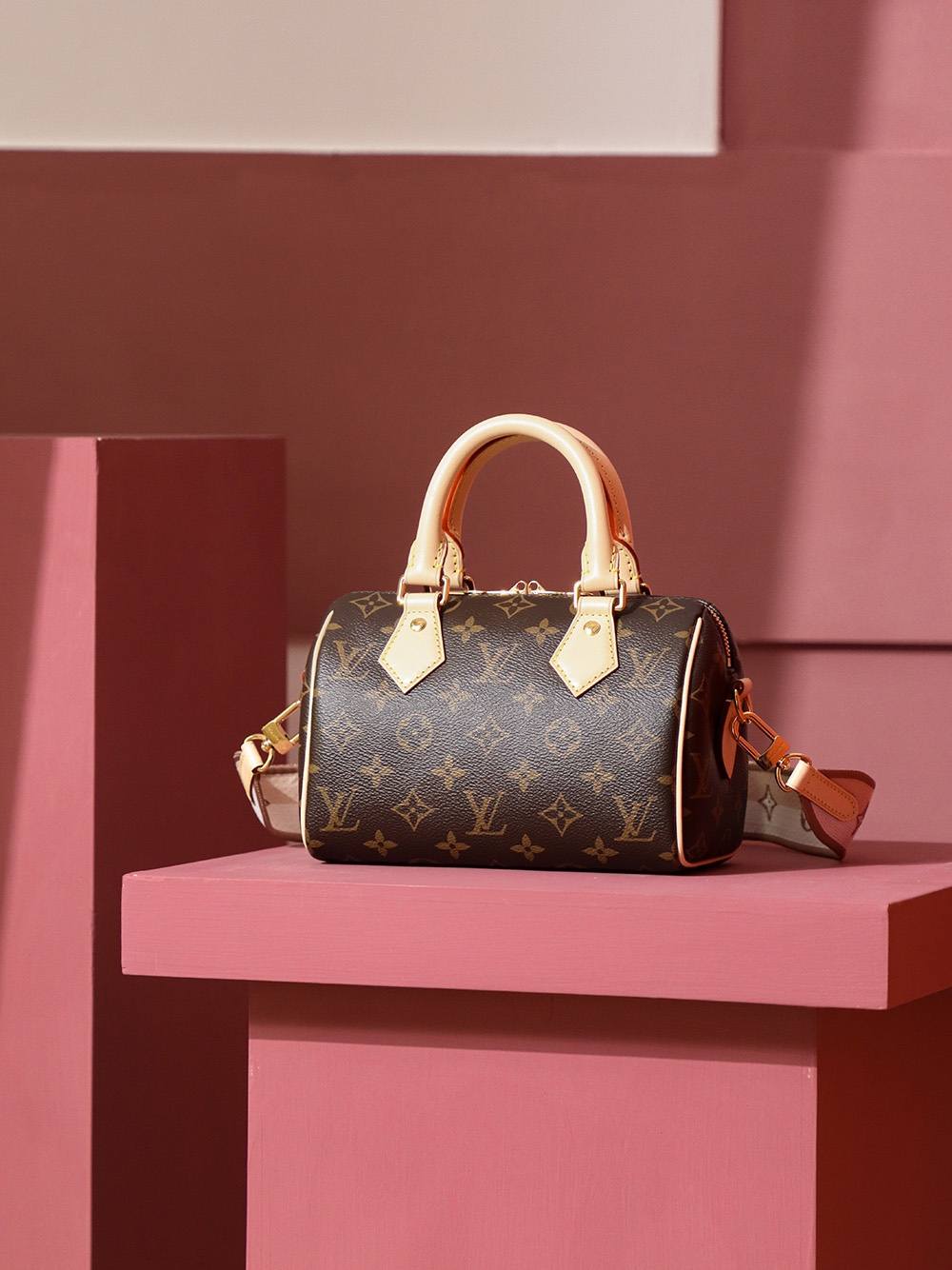 Ellebag Factory’s Replication Techniques for Louis Vuitton SPEEDY BANDOULIÈRE 20 Handbag (M45957) with Black Wide Shoulder Strap-Umgangatho ogqwesileyo woMgangatho weFake weLouis Vuitton kwiVenkile ye-Intanethi, ibhegi yomyili weReplica ru