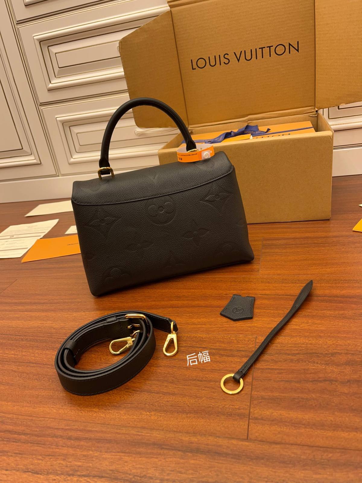 Ellebag Factory’s Replication Techniques for Louis Vuitton M45976 Black New Madeleine Medium Handbag-Botiga en línia de bosses falses de Louis Vuitton de millor qualitat, rèplica de bosses de disseny ru