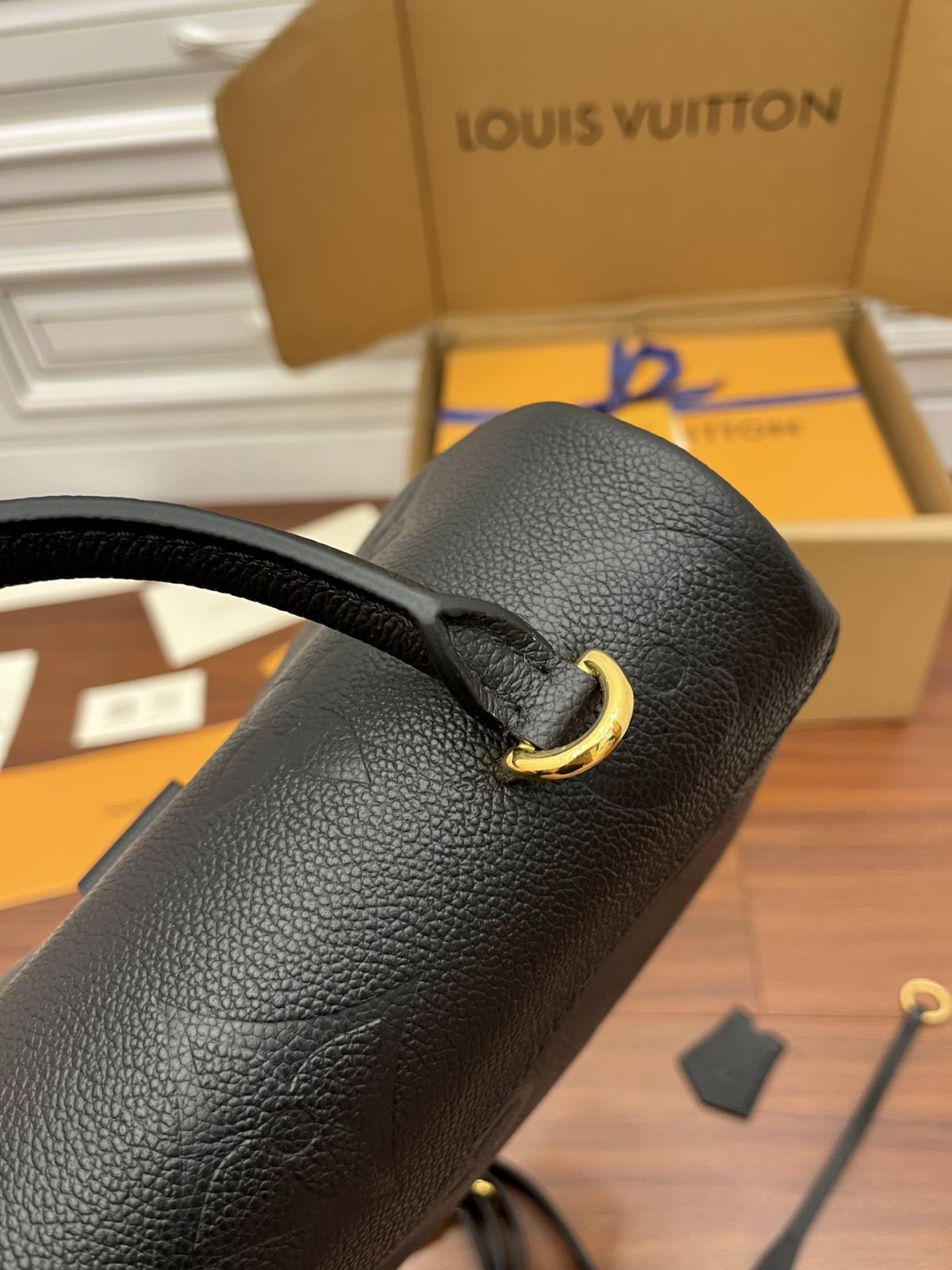 Ellebag Factory’s Replication Techniques for Louis Vuitton M45976 Black New Madeleine Medium Handbag-בעסטער קוואַליטעט שווינדל לוי ווויטטאָן באַג אָנליין קראָם, רעפּליקע דיזיינער זעקל רו