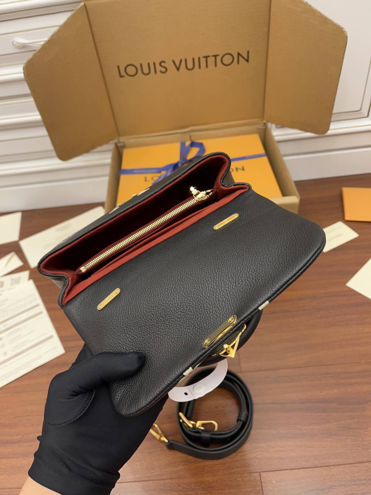 Ellebag Factory’s Replication Techniques for Louis Vuitton M45978 Black Print Madeleine BB Handbag-בעסטער קוואַליטעט שווינדל לוי ווויטטאָן באַג אָנליין קראָם, רעפּליקע דיזיינער זעקל רו