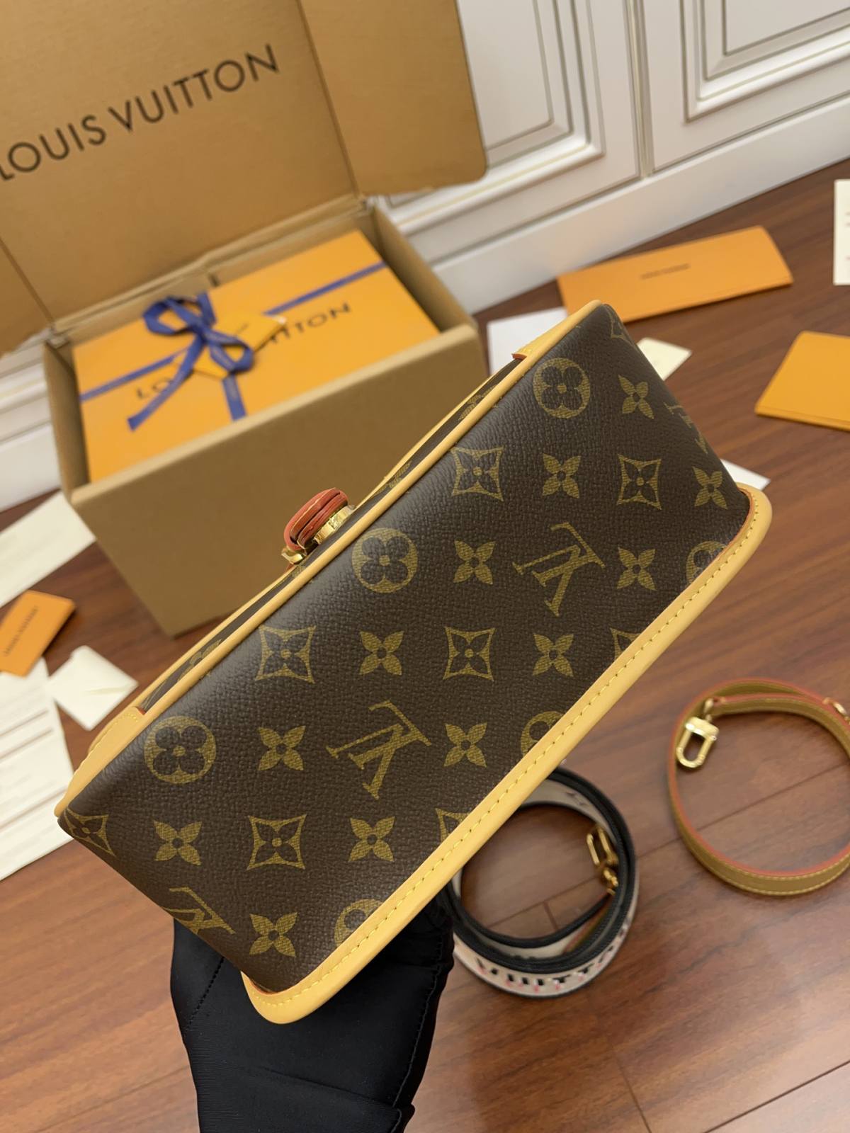 Ellebag Factory’s Replication Techniques for Louis Vuitton DIANE Handbag (M45985)-Best Quality Fake Louis Vuitton Bag Online Store, Replica designer bag ru