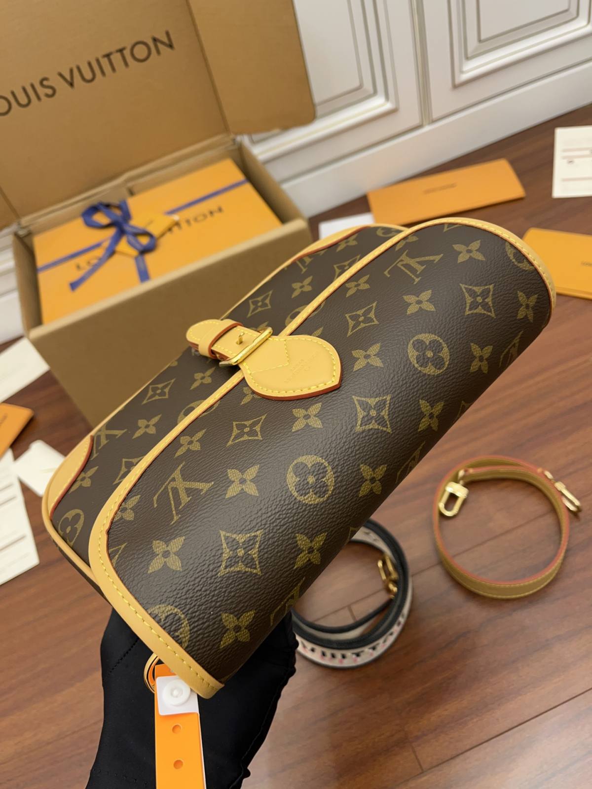 Ellebag Factory’s Replication Techniques for Louis Vuitton DIANE Handbag (M45985)-Yakanakisa Hunhu Fake Louis Vuitton Bag Online Store, Replica dhizaini bag ru