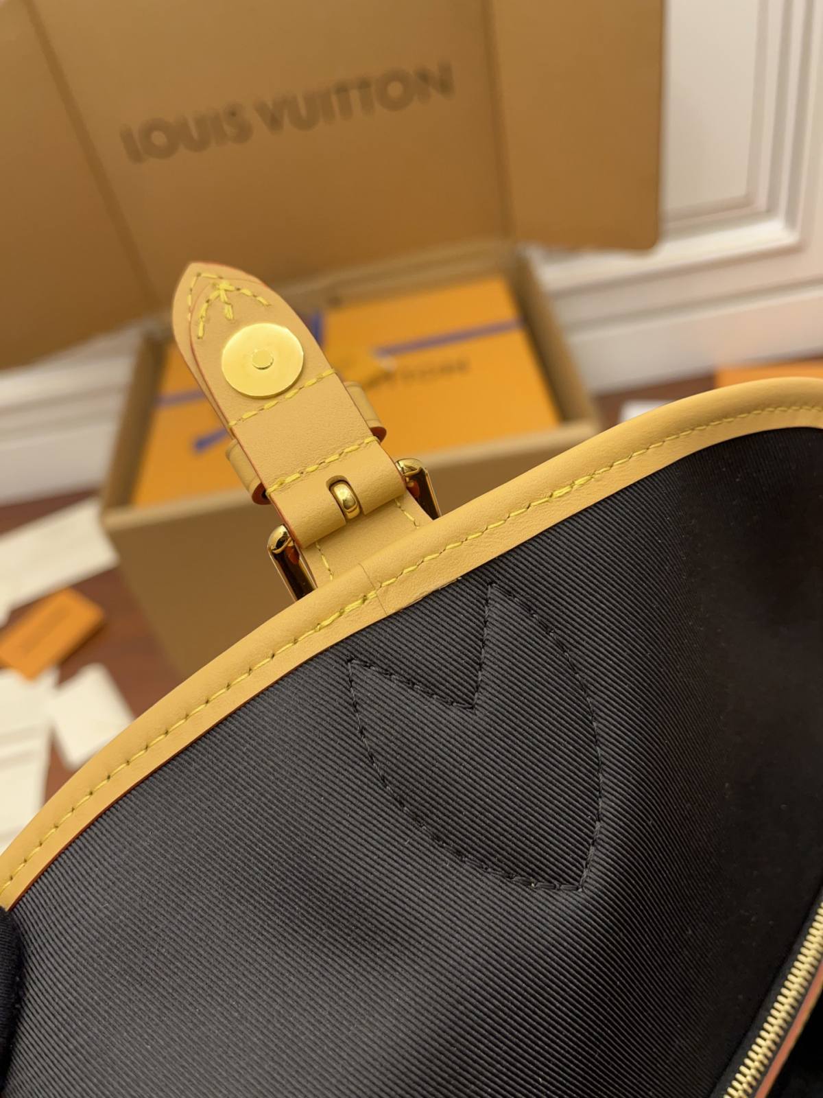 Ellebag Factory’s Replication Techniques for Louis Vuitton DIANE Handbag (M45985)-Bescht Qualitéit Fake Louis Vuitton Bag Online Store, Replica Designer Bag ru