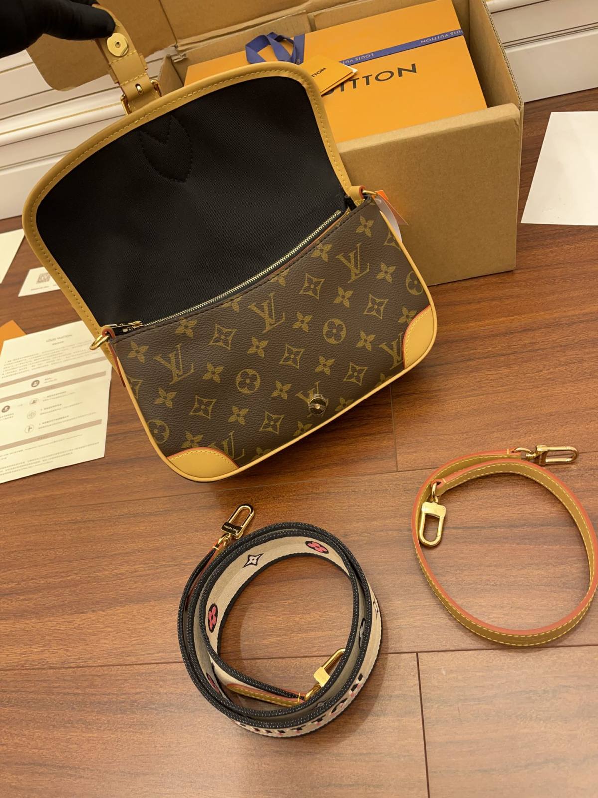 Ellebag Factory’s Replication Techniques for Louis Vuitton DIANE Handbag (M45985)-最好的質量假路易威登包網上商店，複製設計師包 ru