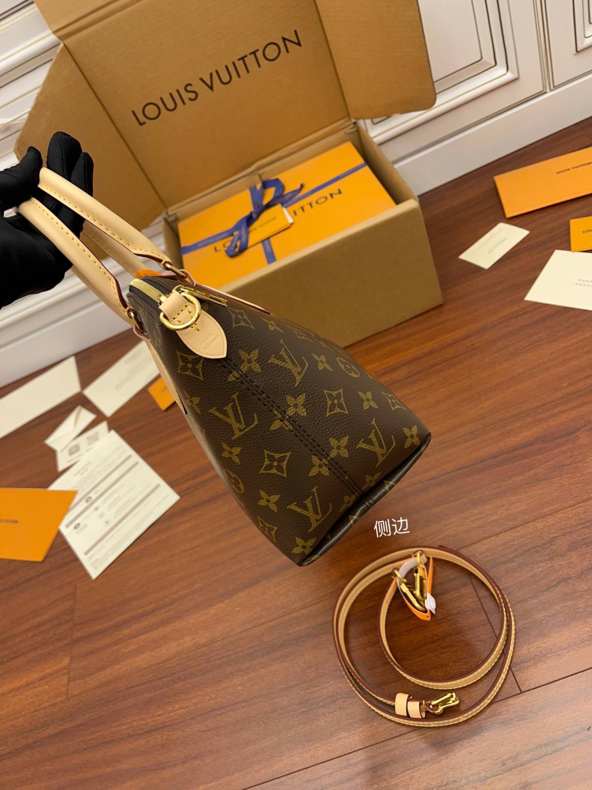 Ellebag Factory’s Replication Techniques for Louis Vuitton BOÉTIE Boetie Small Handbag (M45986)-Botiga en línia de bosses falses de Louis Vuitton de millor qualitat, rèplica de bosses de disseny ru