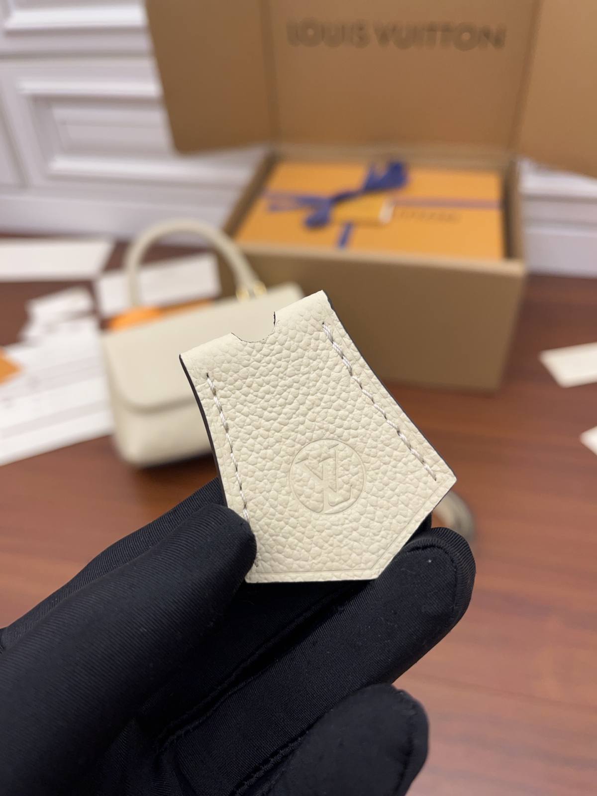 Ellebag Factory’s Replication Techniques for Louis Vuitton Madeleine BB in Milk Cream Full Leather (M46008)-بہترین معیار کا جعلی لوئس ووٹن بیگ آن لائن اسٹور، ریپلیکا ڈیزائنر بیگ آر یو