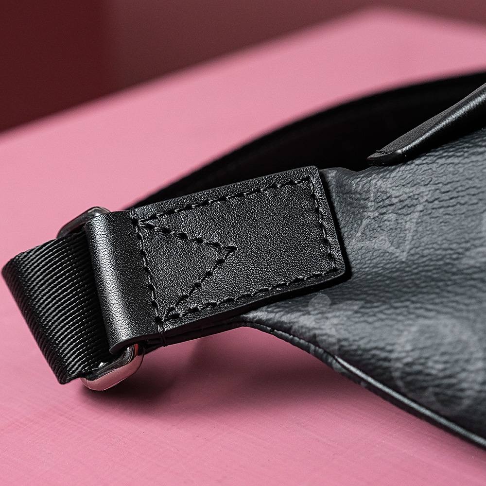 Ellebag Factory’s Replication Techniques for Louis Vuitton DISCOVERY Small Waist Bag (M46035) in Monogram Eclipse Black-Online obchod s falošnou taškou Louis Vuitton najvyššej kvality, replika značkovej tašky ru