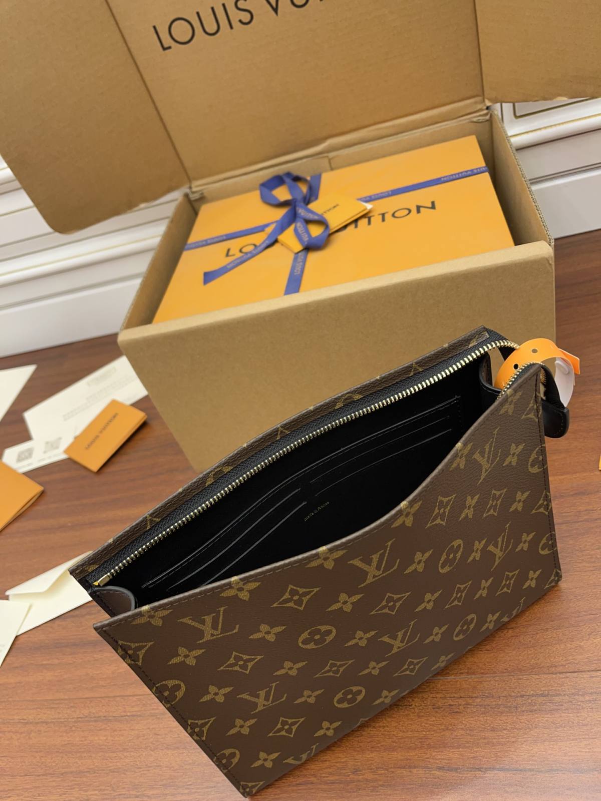 Ellebag Factory’s Replication Techniques for Louis Vuitton POCHE TOILETTE NM (M46037) Toiletry Bag-Best Quality Fake Louis Vuitton сумка онлайн дүкөнү, Replica дизайнер сумка ru