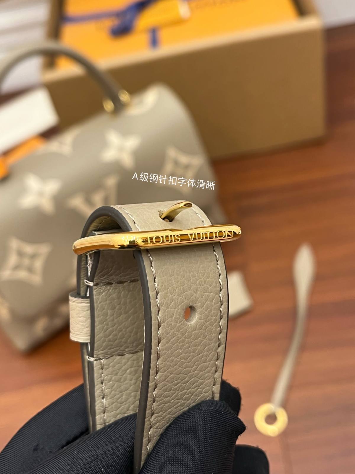 Ellebag Factory’s Replication Techniques for Louis Vuitton M46041 Bicolor Embossed Grained Calfskin Madeleine Medium Handbag-Интернет-магазин поддельной сумки Louis Vuitton лучшего качества, копия дизайнерской сумки ru