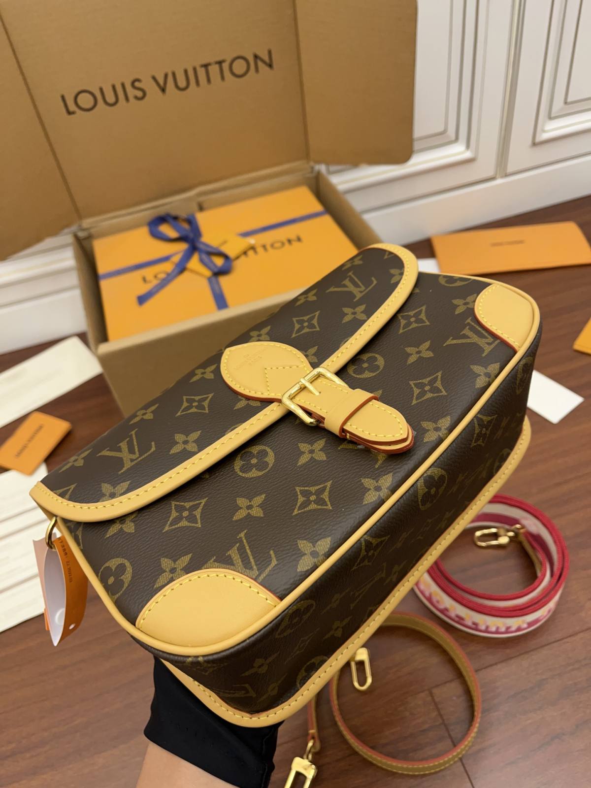 Ellebag Factory’s Replication Techniques for Louis Vuitton DIANE Handbag (M46049) Magenta-Best Quality Fake Louis Vuitton Bag Online Store, Replica designer bag ru