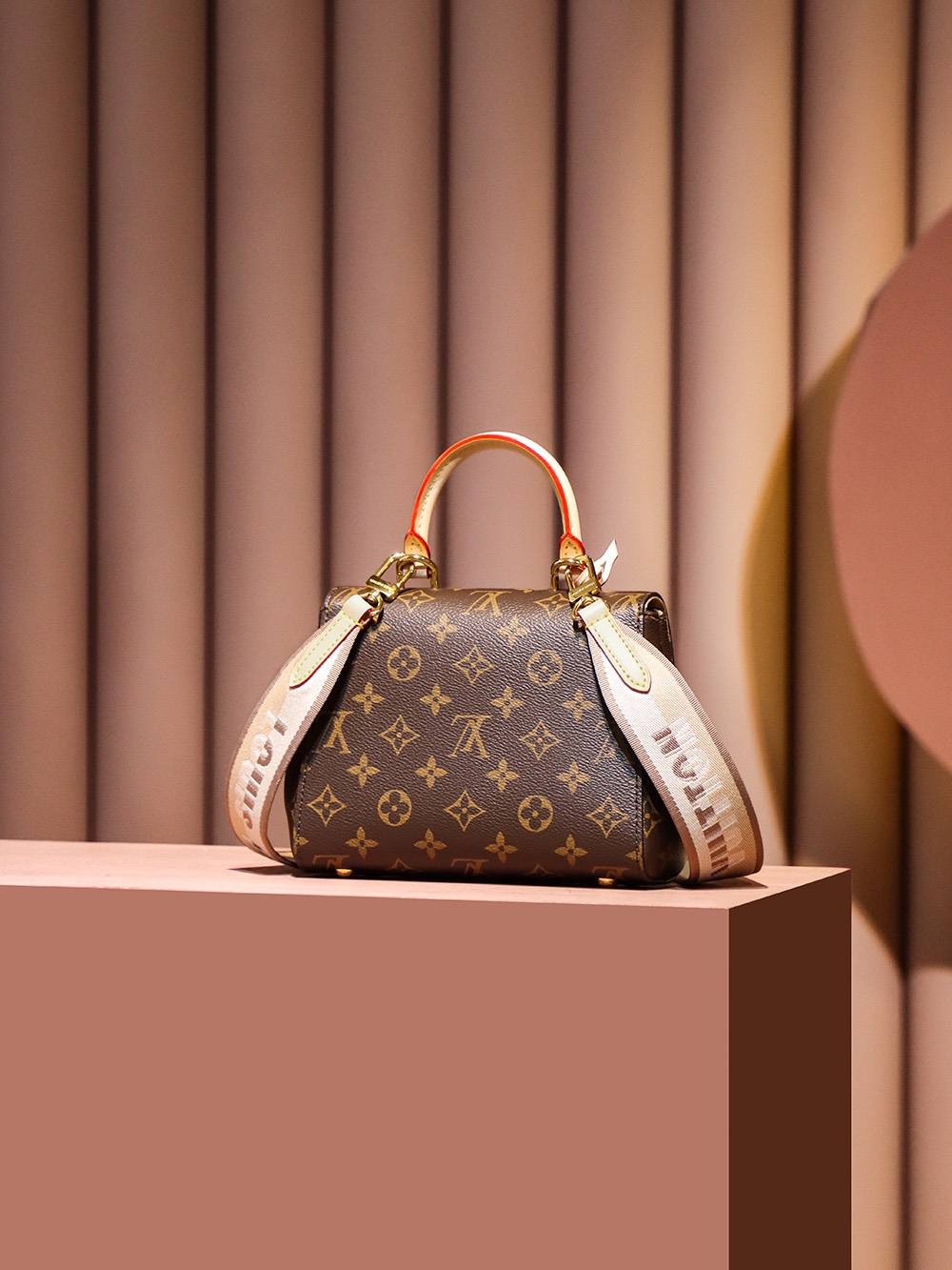 Ellebag Factory’s Replication Techniques for Louis Vuitton Cluny Mini Handbag (M46055)-Labākās kvalitātes viltotās Louis Vuitton somas tiešsaistes veikals, dizaineru somas kopija ru