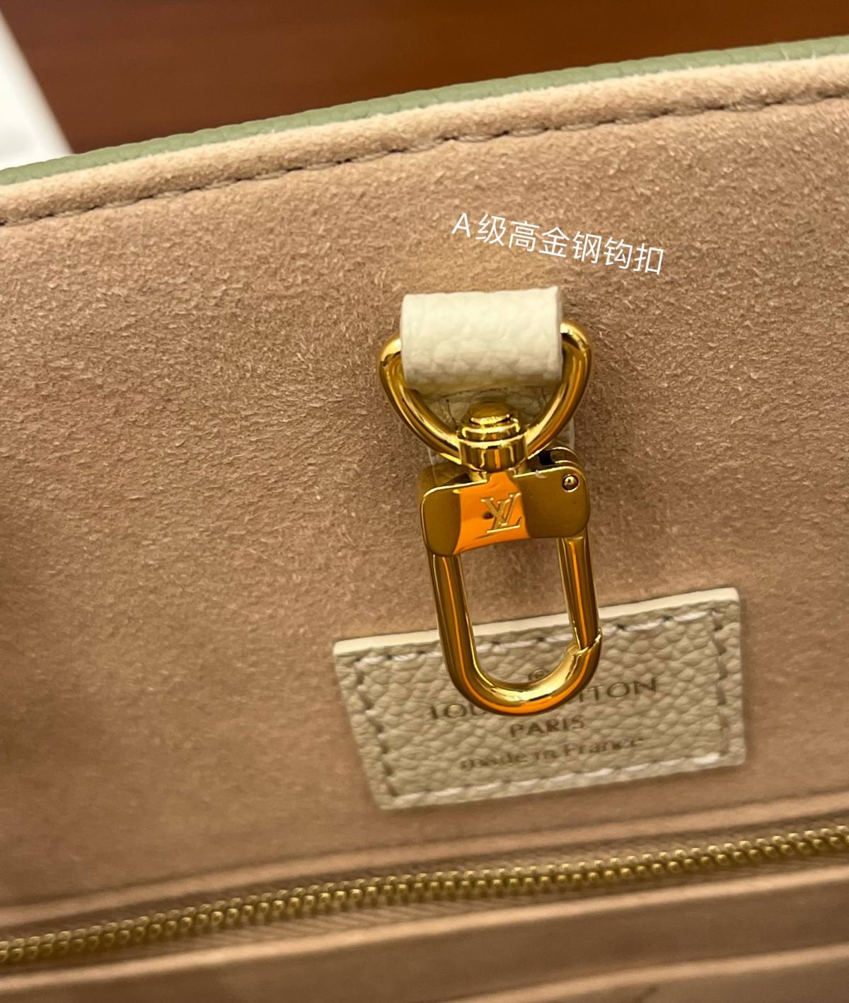 Ellebag Factory’s Replication Techniques for Louis Vuitton Onthego Medium Handbag (M46060) in Green-Best Quality Fake Louis Vuitton Bag Online Store, Replica designer bag ru