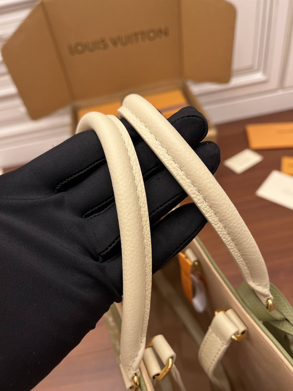 Ellebag Factory’s Replication Techniques for Louis Vuitton Onthego Medium Handbag (M46060) in Green-最高品質の偽のルイヴィトンバッグオンラインストア、レプリカデザイナーバッグru