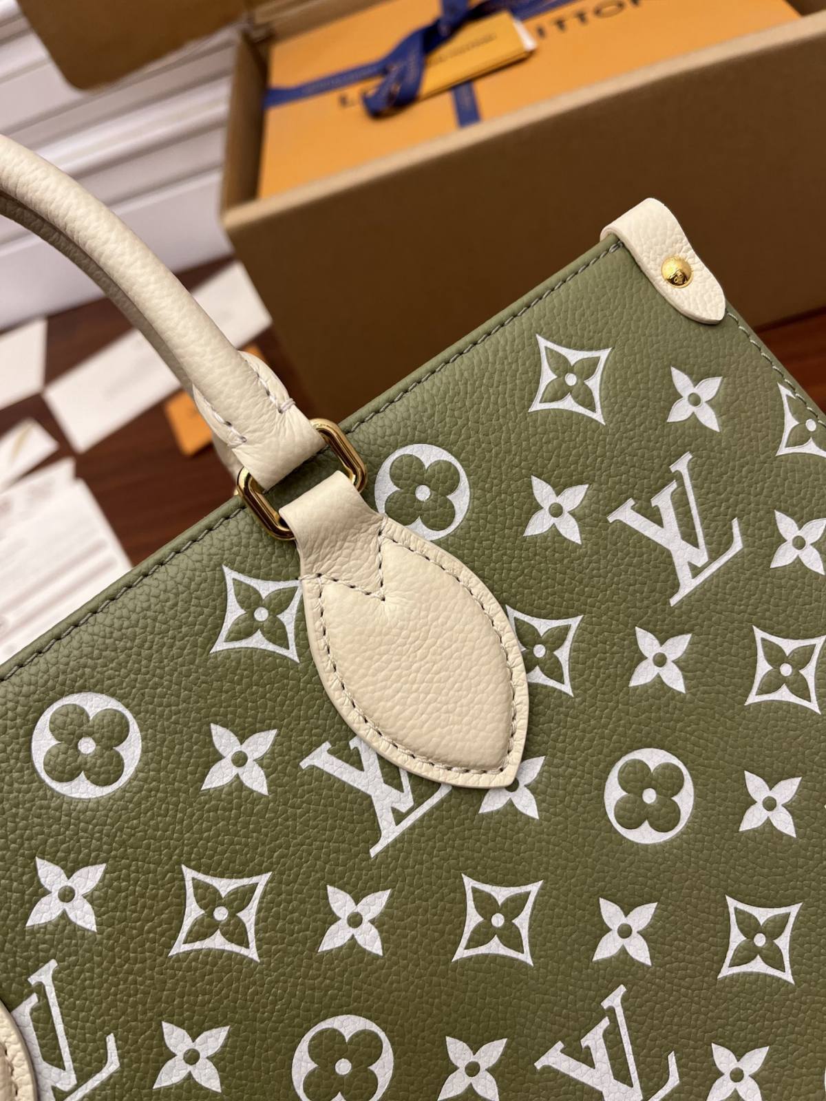 Ellebag Factory’s Replication Techniques for Louis Vuitton Onthego Medium Handbag (M46060) in Green-Best Quality adịgboroja Louis vuitton akpa Online Store, oyiri mmebe akpa ru