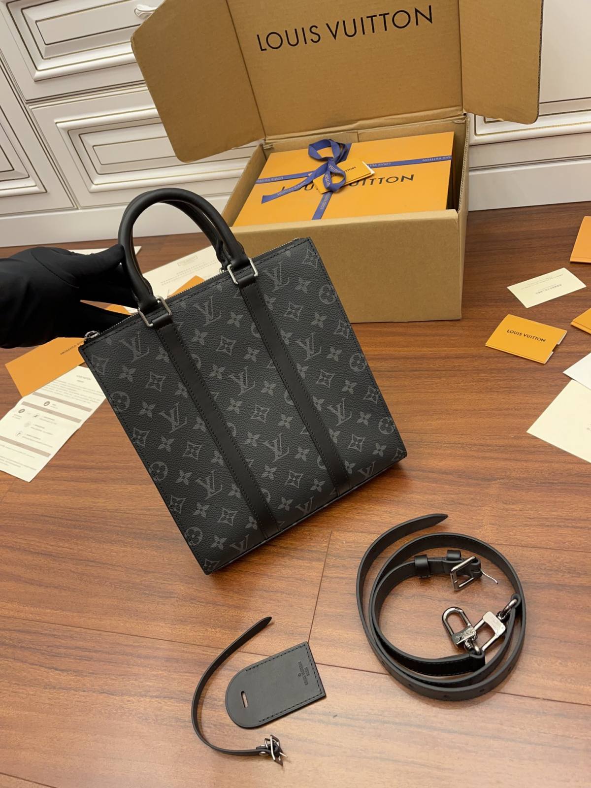 Ellebag Factory’s Replication Techniques for Louis Vuitton M46098 Sac Plat Cross Handbag-Beste Kwaliteit Vals Louis Vuitton Sak Aanlyn Winkel, Replika ontwerper sak ru