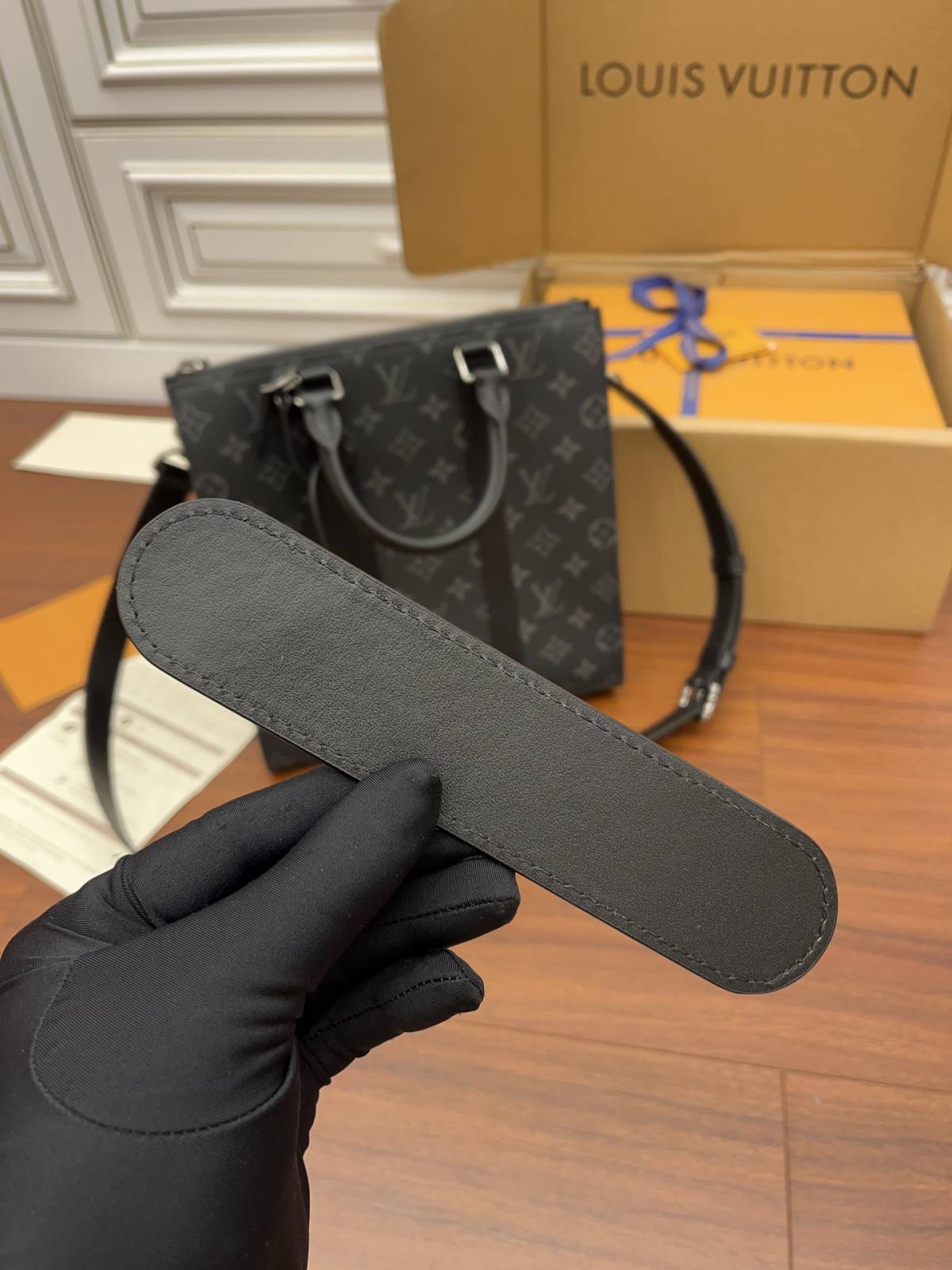 Ellebag Factory’s Replication Techniques for Louis Vuitton M46098 Sac Plat Cross Handbag-Best Quality Fake Louis Vuitton Bag Online Store, Replica designer bag ru