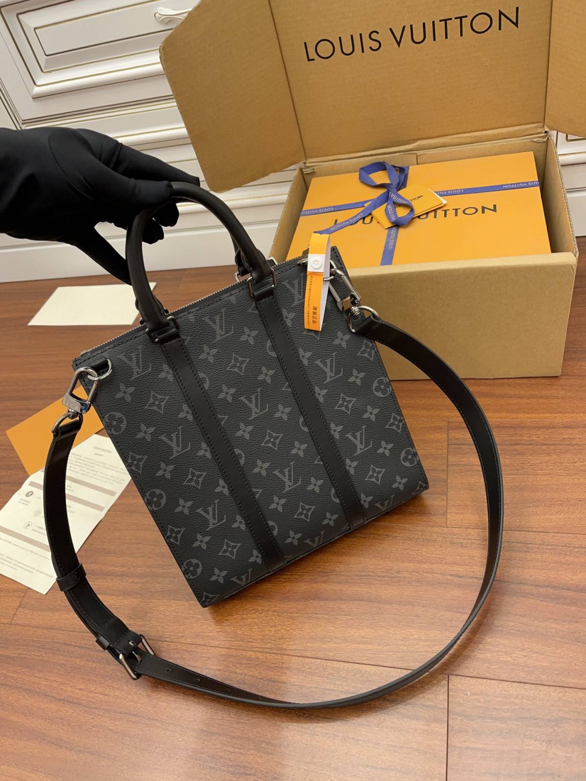 Ellebag Factory’s Replication Techniques for Louis Vuitton M46098 Sac Plat Cross Handbag-Tayada ugu Fiican ee Louis Vuitton Boorsada Online Store, Bac naqshadeeye nuqul ah