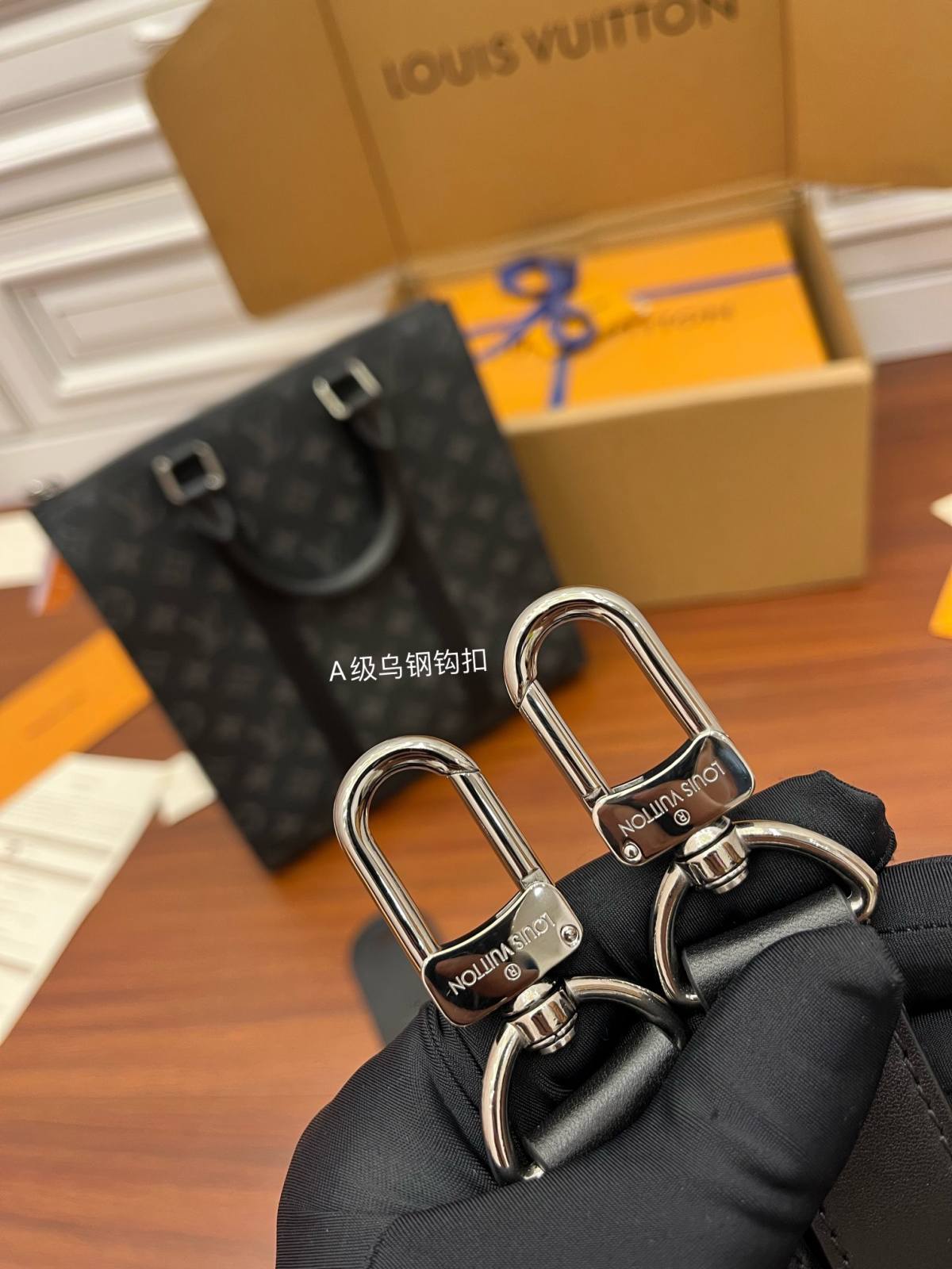 Ellebag Factory’s Replication Techniques for Louis Vuitton M46098 Sac Plat Cross Handbag-最好的質量假路易威登包網上商店，複製設計師包 ru