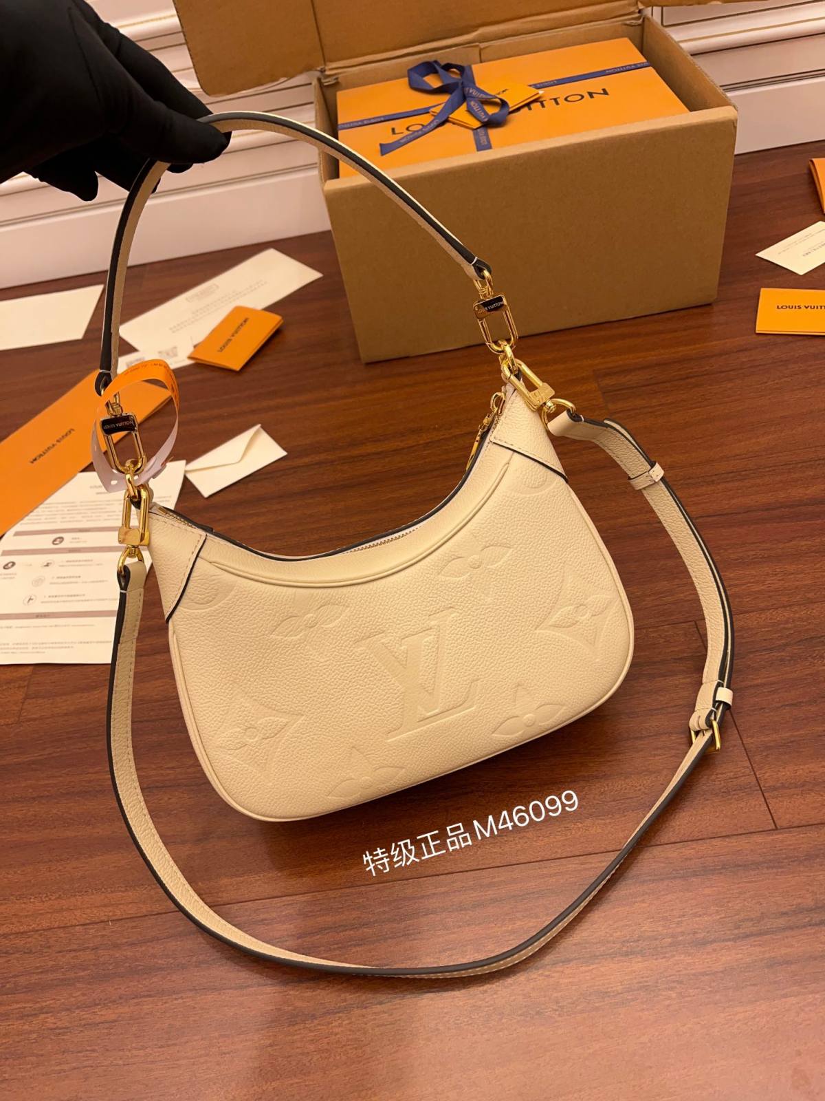 Ellebag Factory’s Replication Techniques for Louis Vuitton BAGATELLE Handbag (M46099) in White-Molemo ka ho Fetisisa Lebenkele la Lebenkele la Marang-rang la Fake Louis Vuitton, Replica designer bag ru