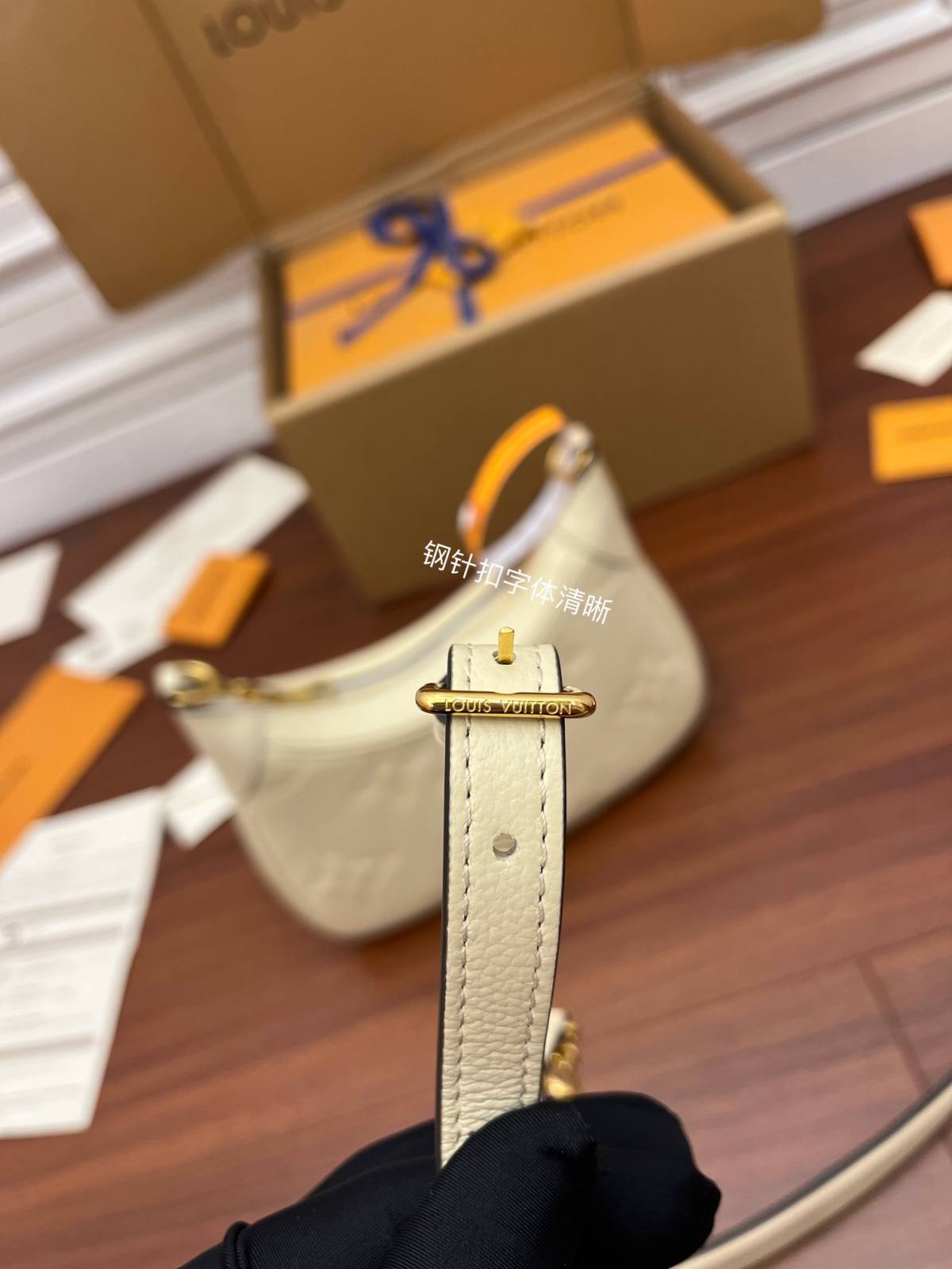 Ellebag Factory’s Replication Techniques for Louis Vuitton BAGATELLE Handbag (M46099) in White-بہترین معیار کا جعلی لوئس ووٹن بیگ آن لائن اسٹور، ریپلیکا ڈیزائنر بیگ آر یو