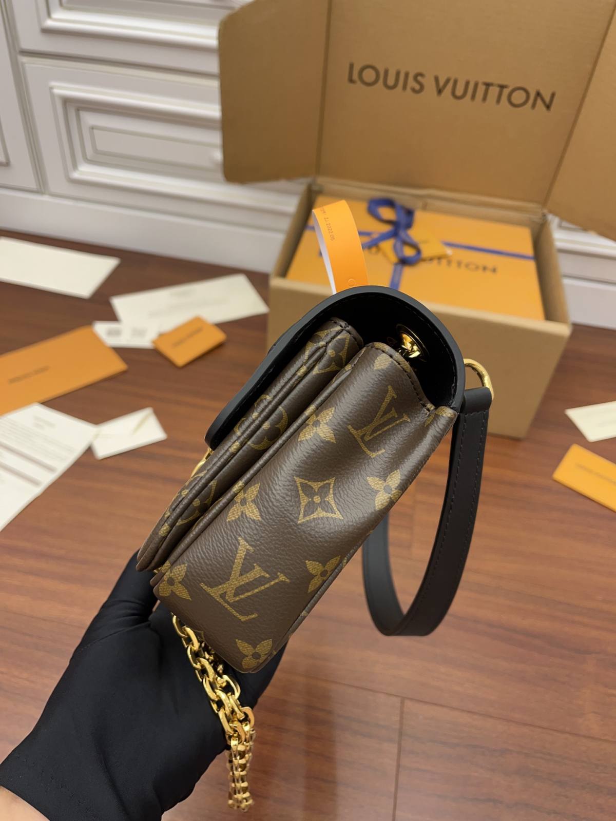 Ellebag Factory Replication Techniques for Louis Vuitton MARCEAU Handbag (M46126) Black-Umgangatho ogqwesileyo woMgangatho weFake weLouis Vuitton kwiVenkile ye-Intanethi, ibhegi yomyili weReplica ru