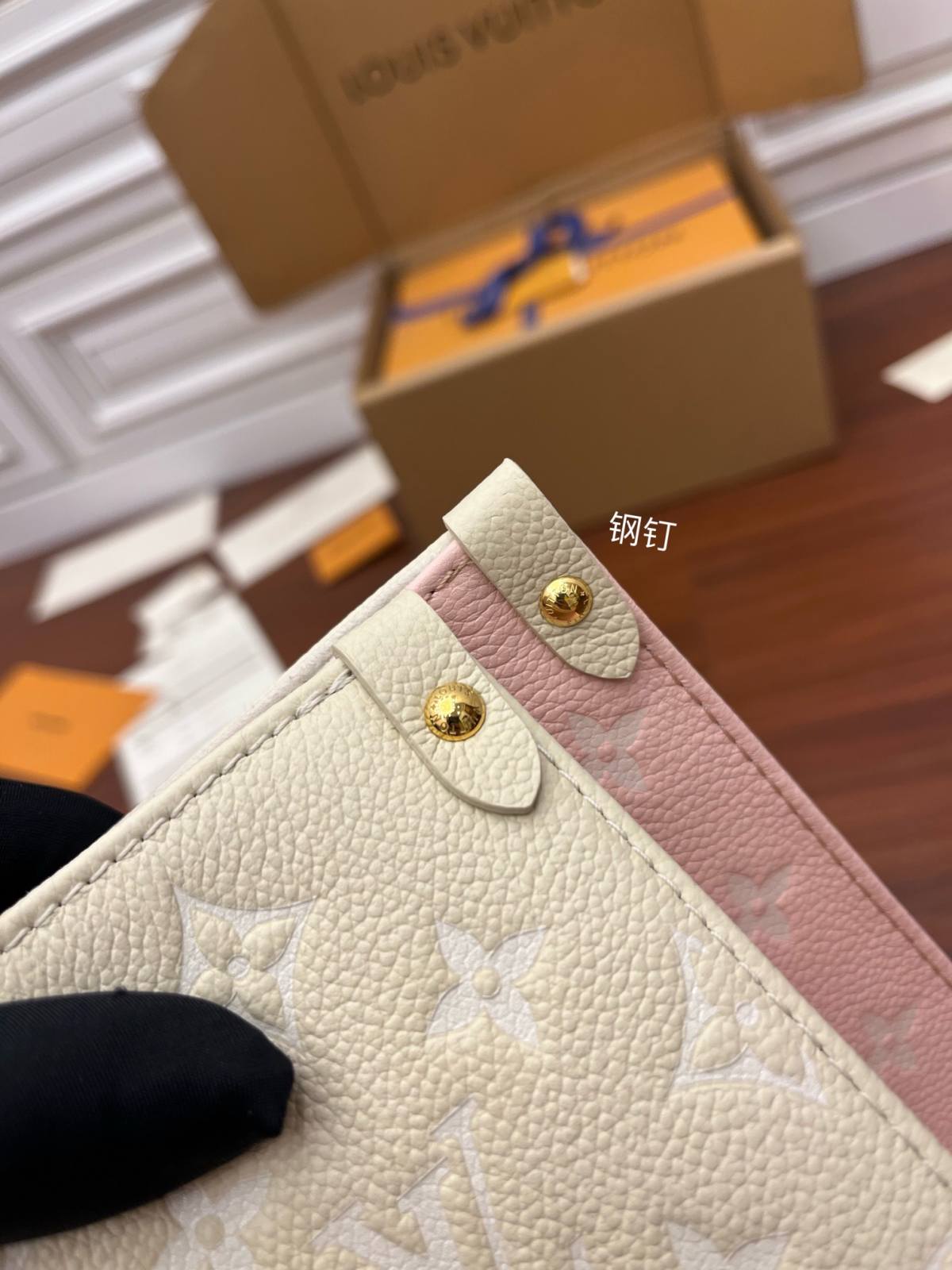 Ellebag Factory Replication Techniques for Louis Vuitton ONTHEGO Medium Handbag (M46128) Pink-Best Quality Fake Louis Vuitton Bag Online Store, Replica designer bag ru