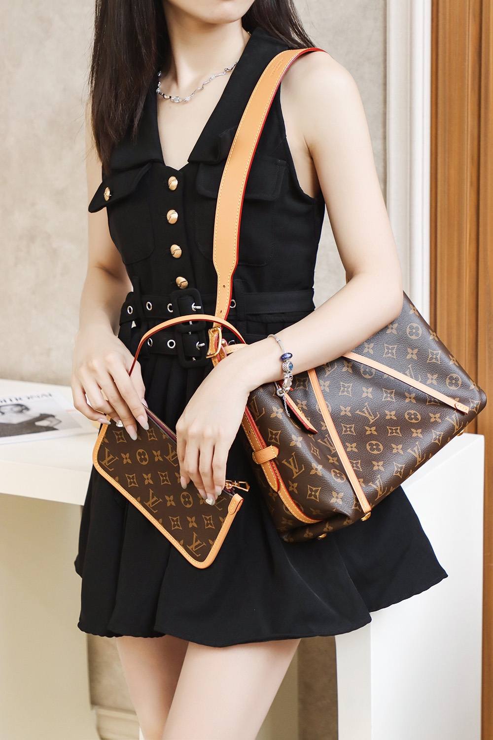 Ellebag Factory Replication Techniques for Louis Vuitton Carryall Small Handbag M46203-Best Quality Fake Louis Vuitton Bag Online Store, Replica designer bag ru