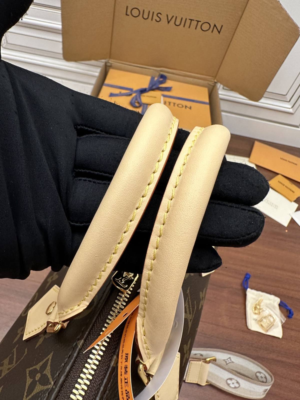 Ellebag Factory Replication Techniques for Louis Vuitton Speedy Bandoulière 20 Handbag (M46222)-Labākās kvalitātes viltotās Louis Vuitton somas tiešsaistes veikals, dizaineru somas kopija ru