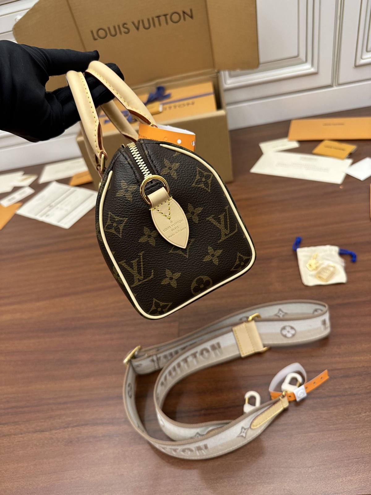 Ellebag Factory Replication Techniques for Louis Vuitton Speedy Bandoulière 20 Handbag (M46222)-Magazin online de geanți Louis Vuitton fals de cea mai bună calitate, geantă de designer replica ru